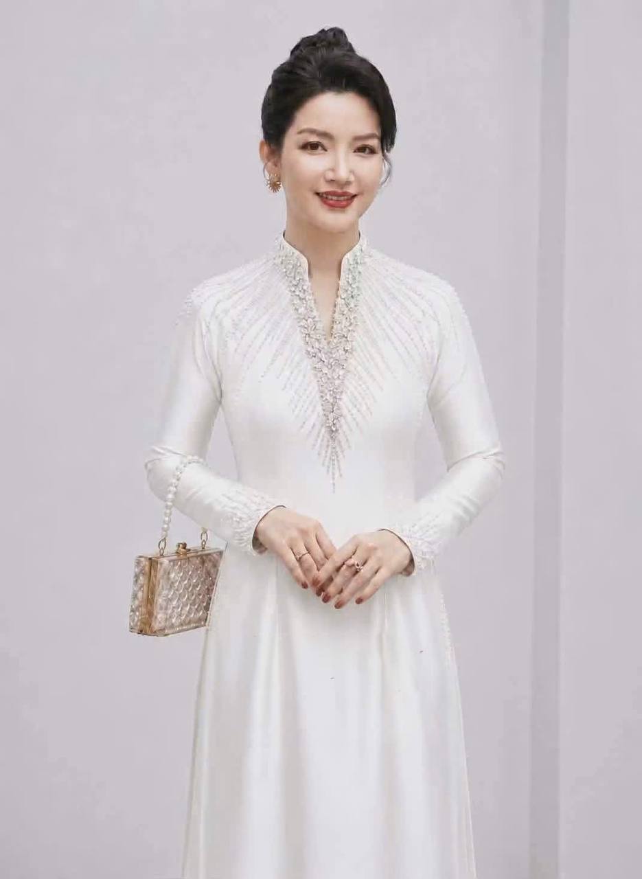 S366 5265 Áo only no pants - Áo dài thiết kế đính kết dáng truyền thống chiết li eo lụa bảo ngọc màu trắng
