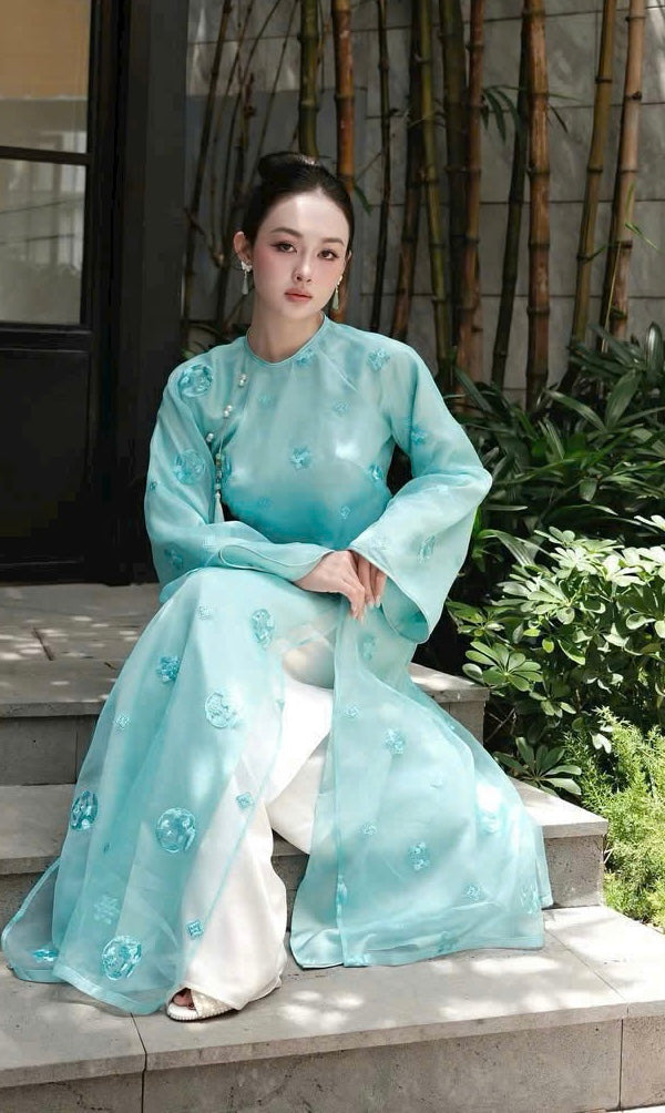 K28 Áo only no pants - Áo dài dáng suông tơ thêu 4 tà