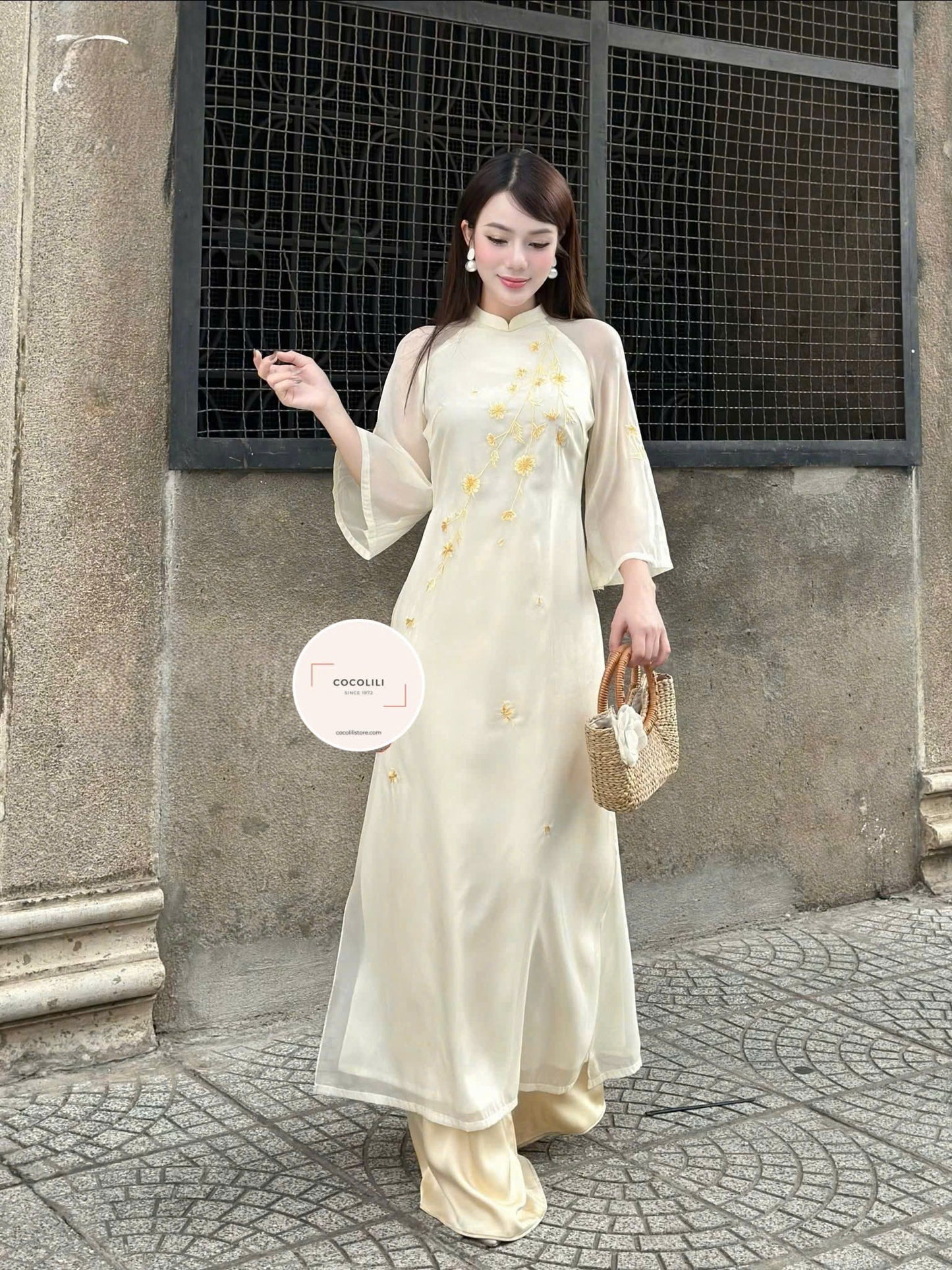 TN65 Áo only no pants - Áo dài cách tân tơ 4 tà thêu hoa