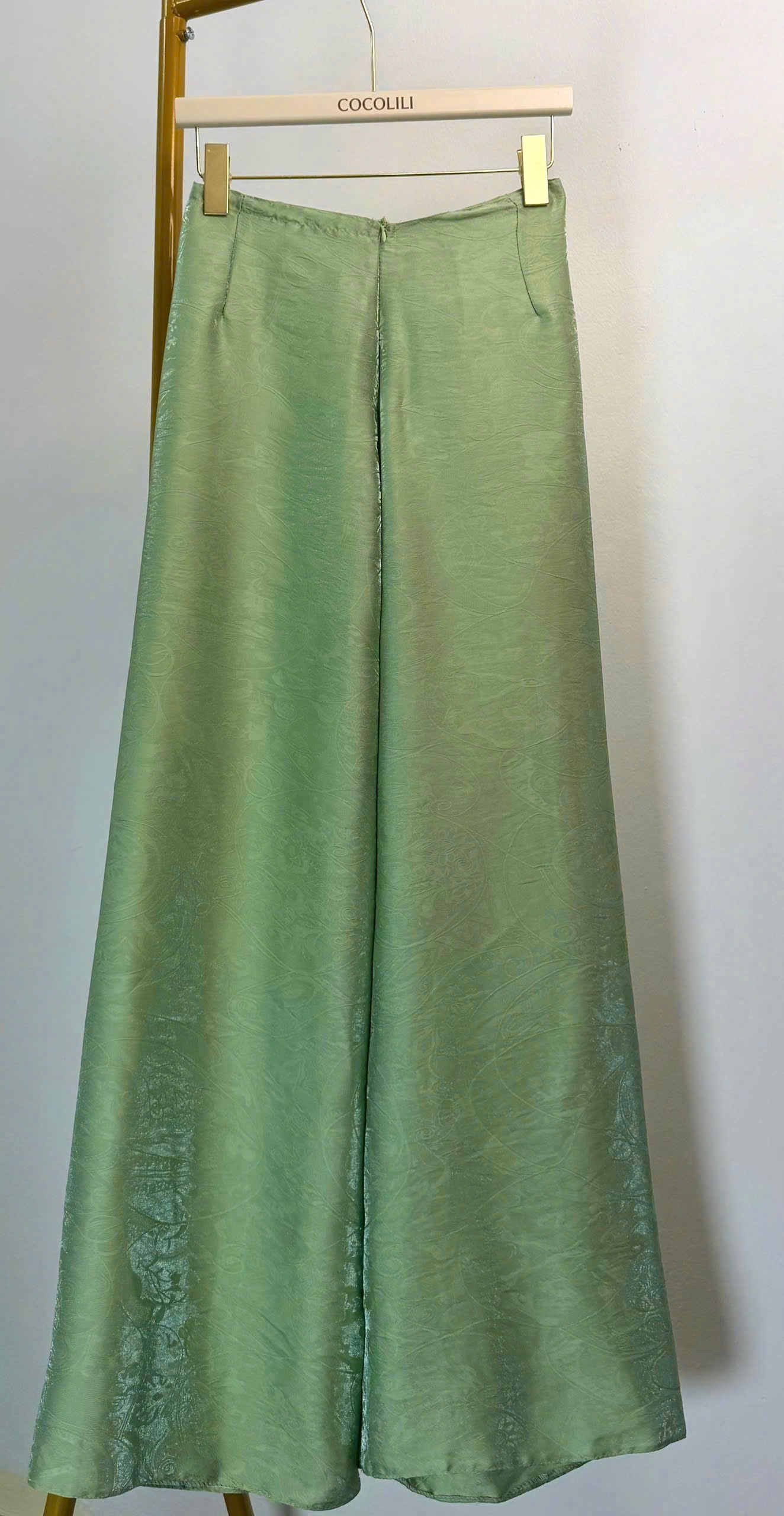 QK5 - Quần suông thường lụa ánh kim tencel màu xanh bơ
