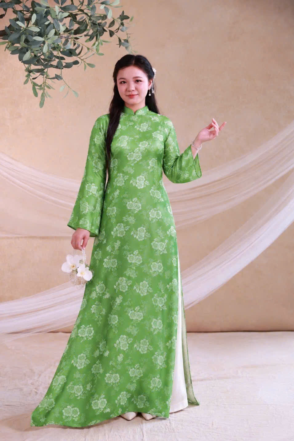 L76 6209 Áo only no pants - Áo dài chiết eo lụa gấm hoa cúc màu xanh cốm