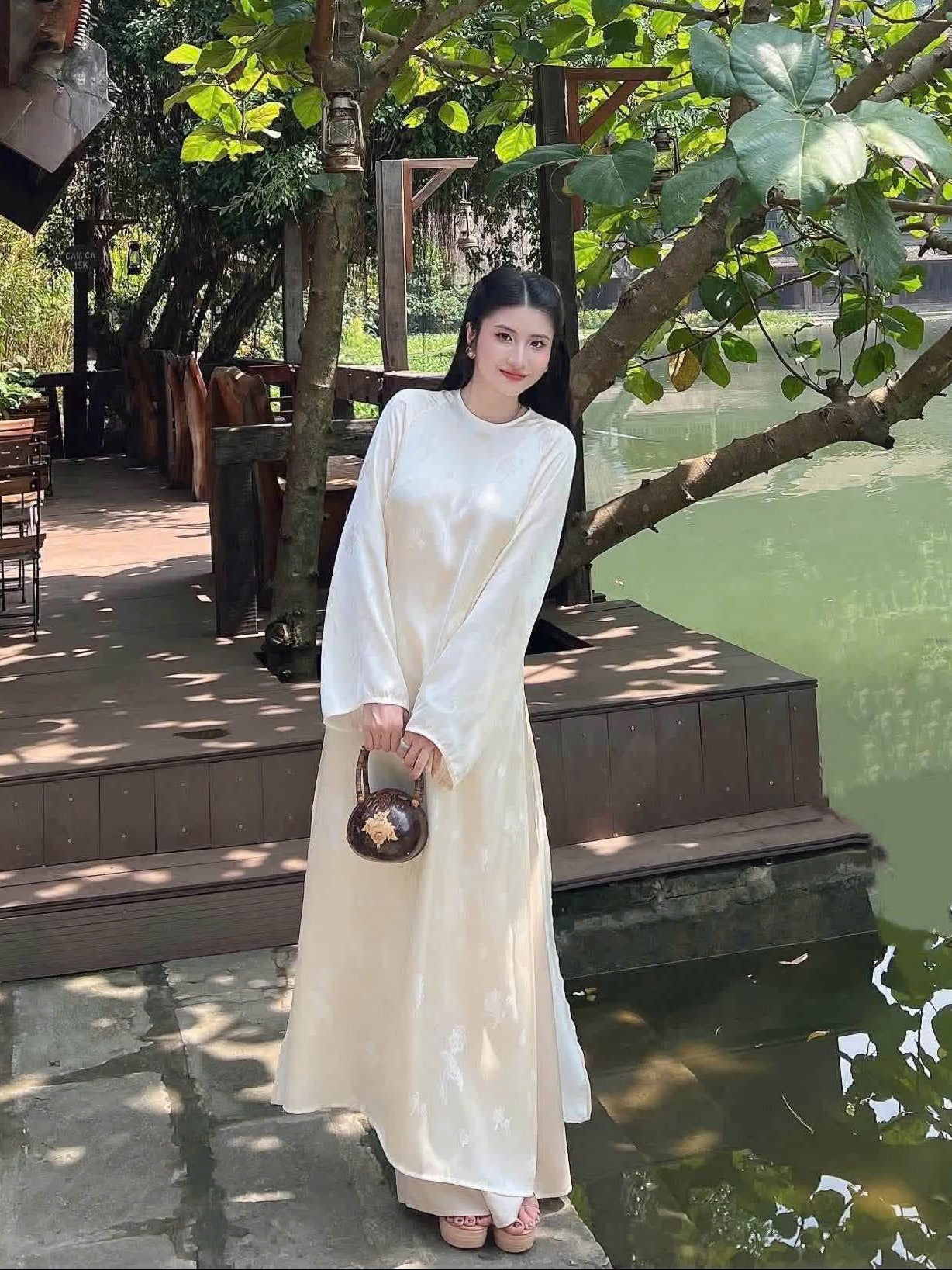 K382 6437 Áo only no pants - Áo dài dáng suông lụa tằm sen dạ cúc màu trắng kem