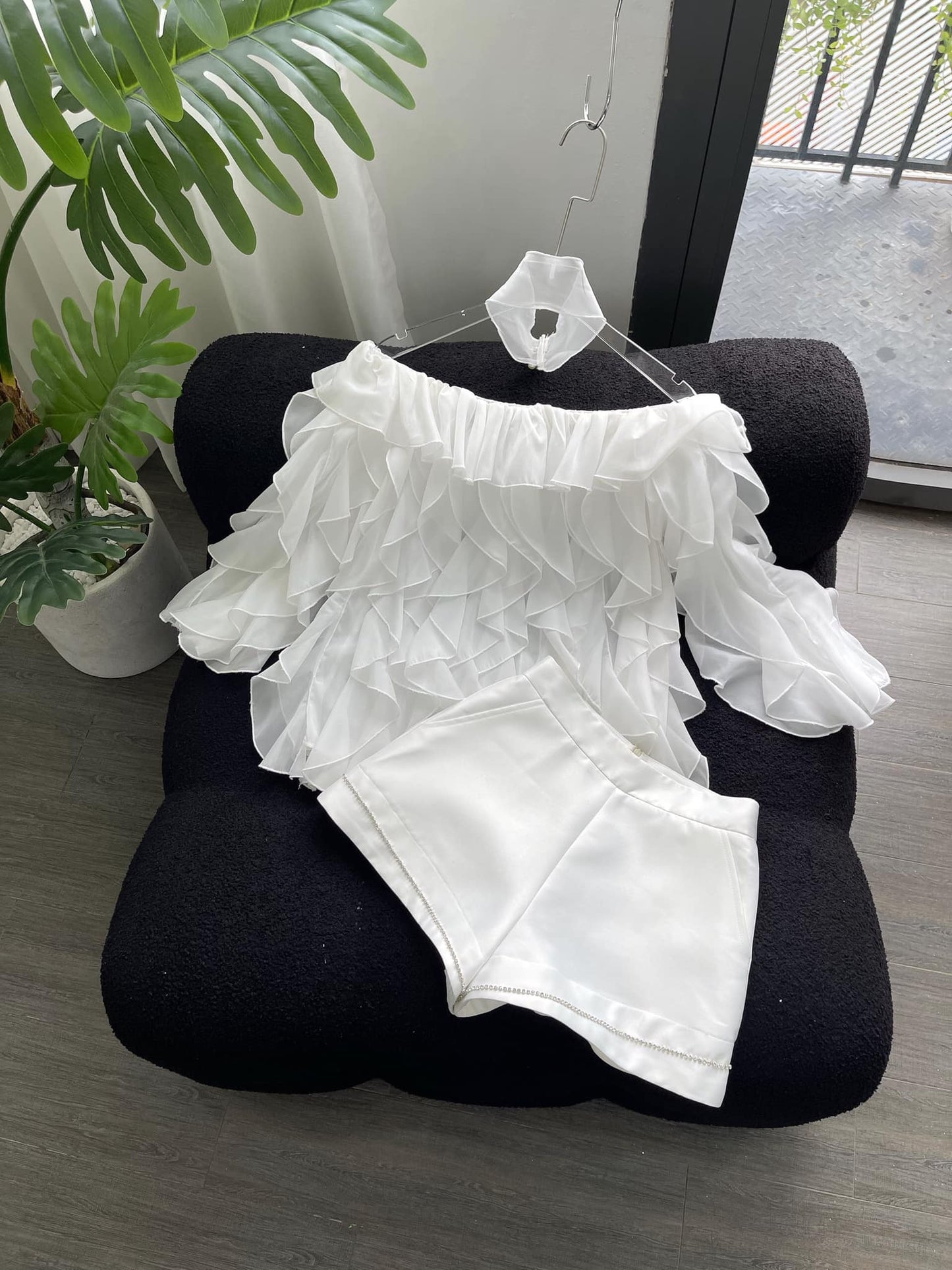 TB03 - Set áo + chân váy.