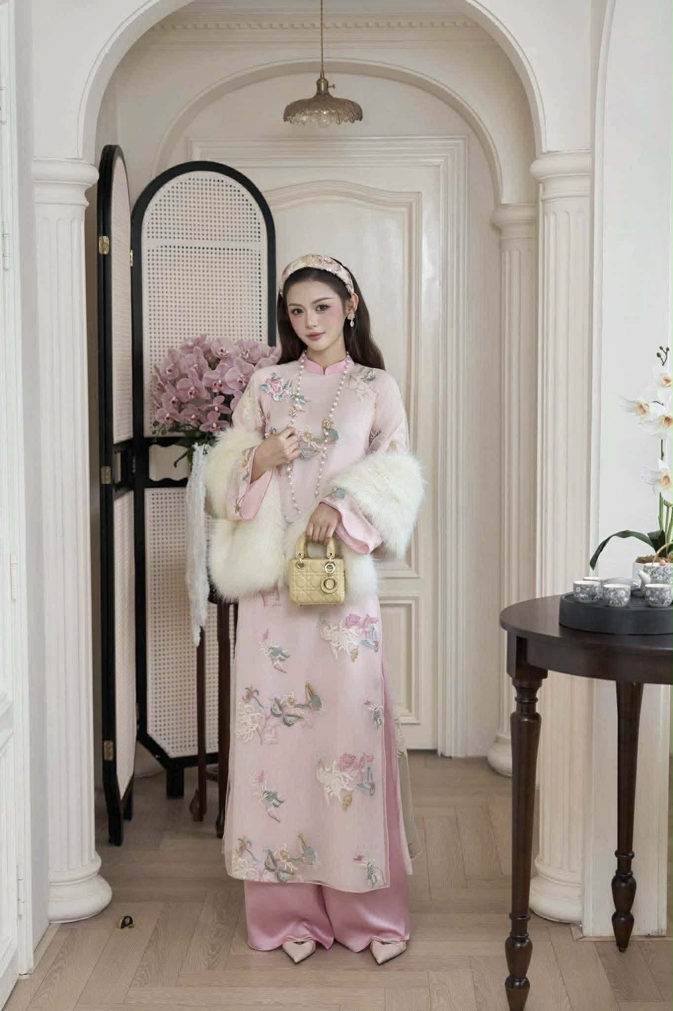 M532 3551 Áo + quần lụa hồng - Áo dài tơ thêu 4 tà màu trắng kem