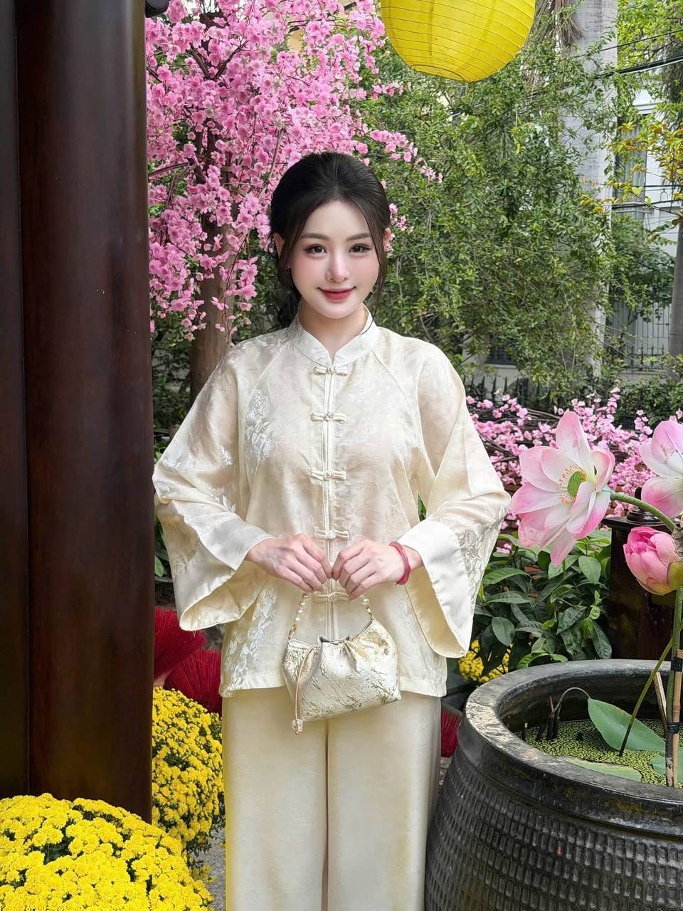 BB54 - Set bà ba lụa gấm màu trắng kem
