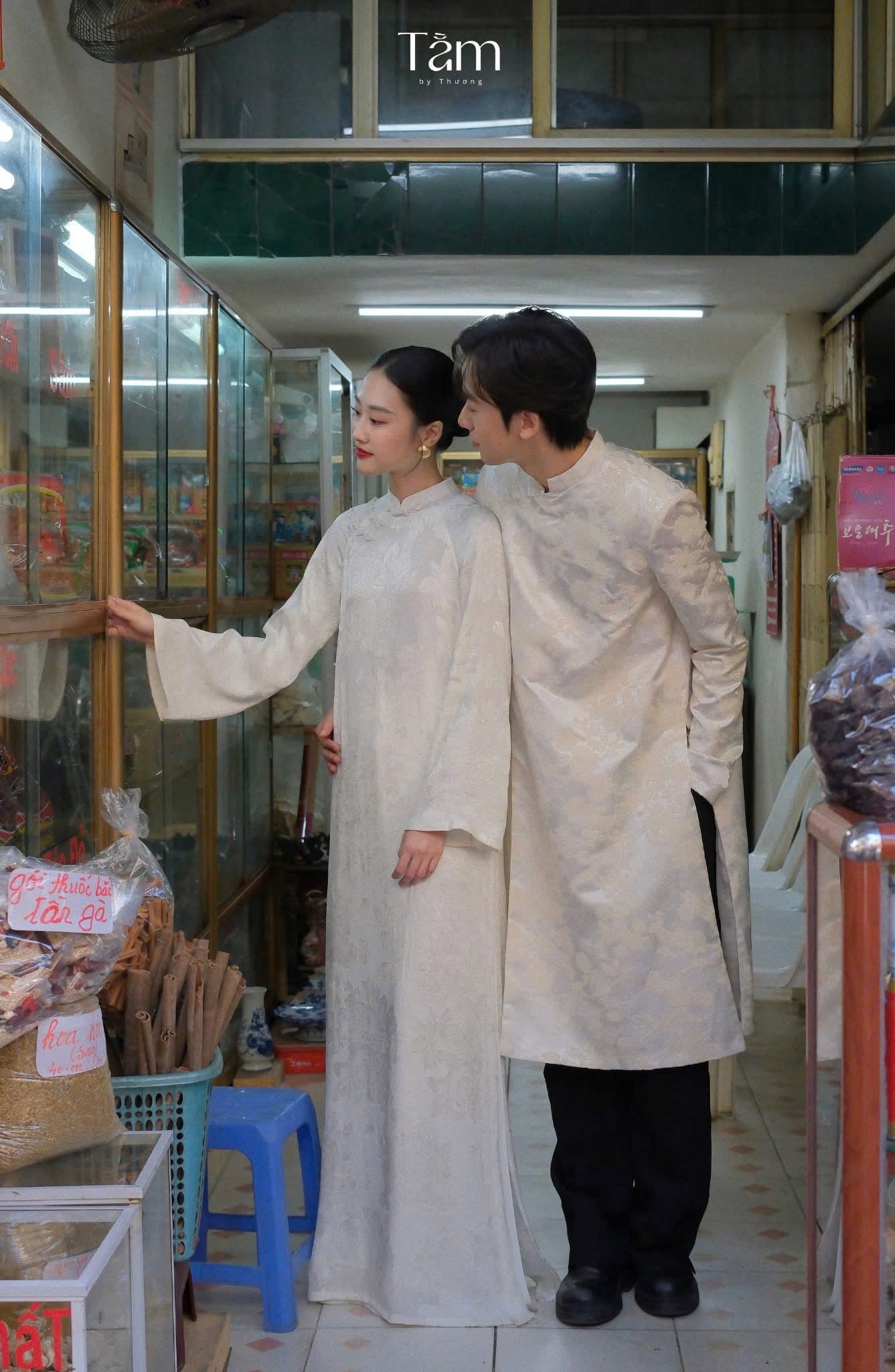 K352 6387 Áo only no pants - Áo dài dáng suông 4 tà tơ hoa trắng cao cấp