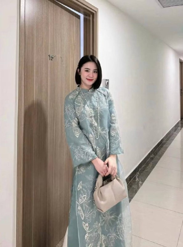 K165 5706 Áo only no pants - Áo dài cách tân tơ thêu 4 tà