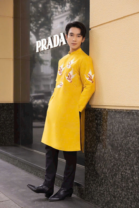 B92- Áo dài nam Vũ Hạc vàng