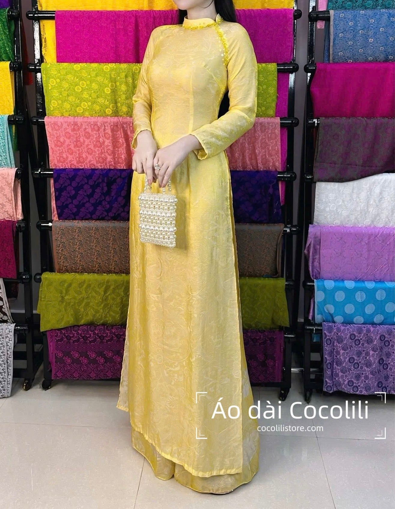 M374 Áo + quần tằm - Áo dài dáng truyền thống chiết li 2 tà màu vàng đính kết