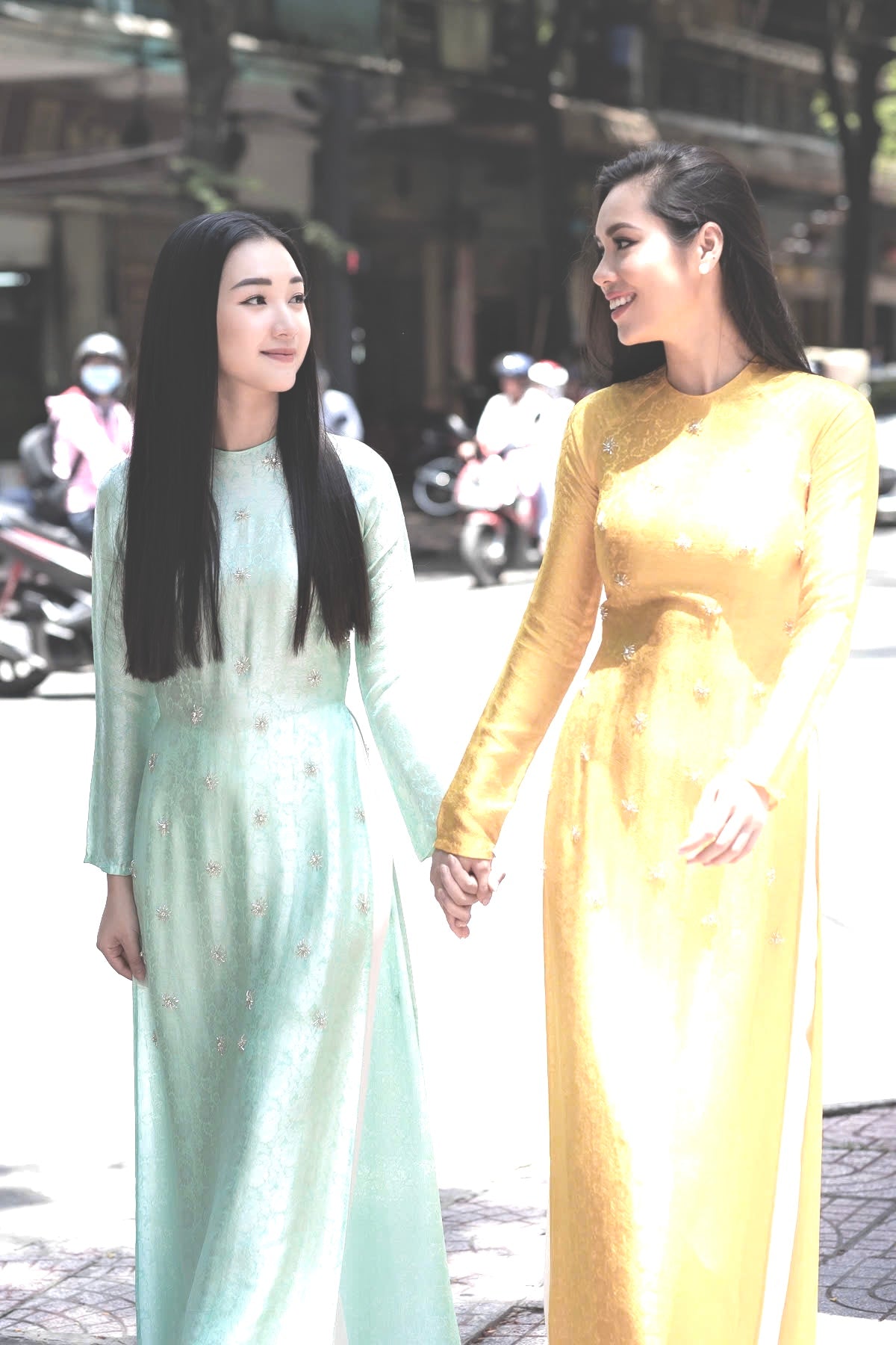 H101 - Áo dài Lụa hoa trà xanh ngọc đính đá