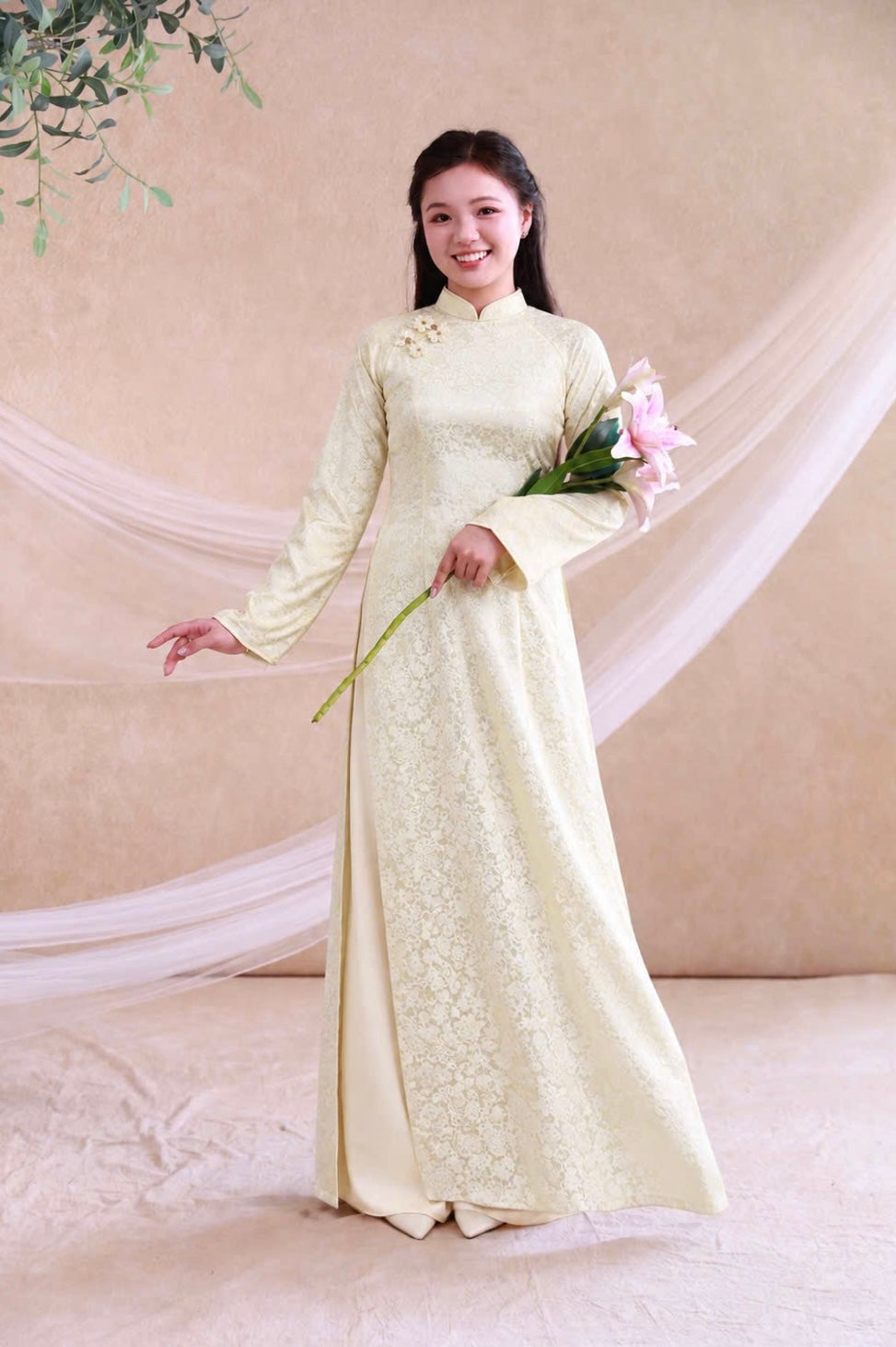 L72 6216 Áo only no pants - Áo dài nhấn eo 2 tà lụa gấm màu kem