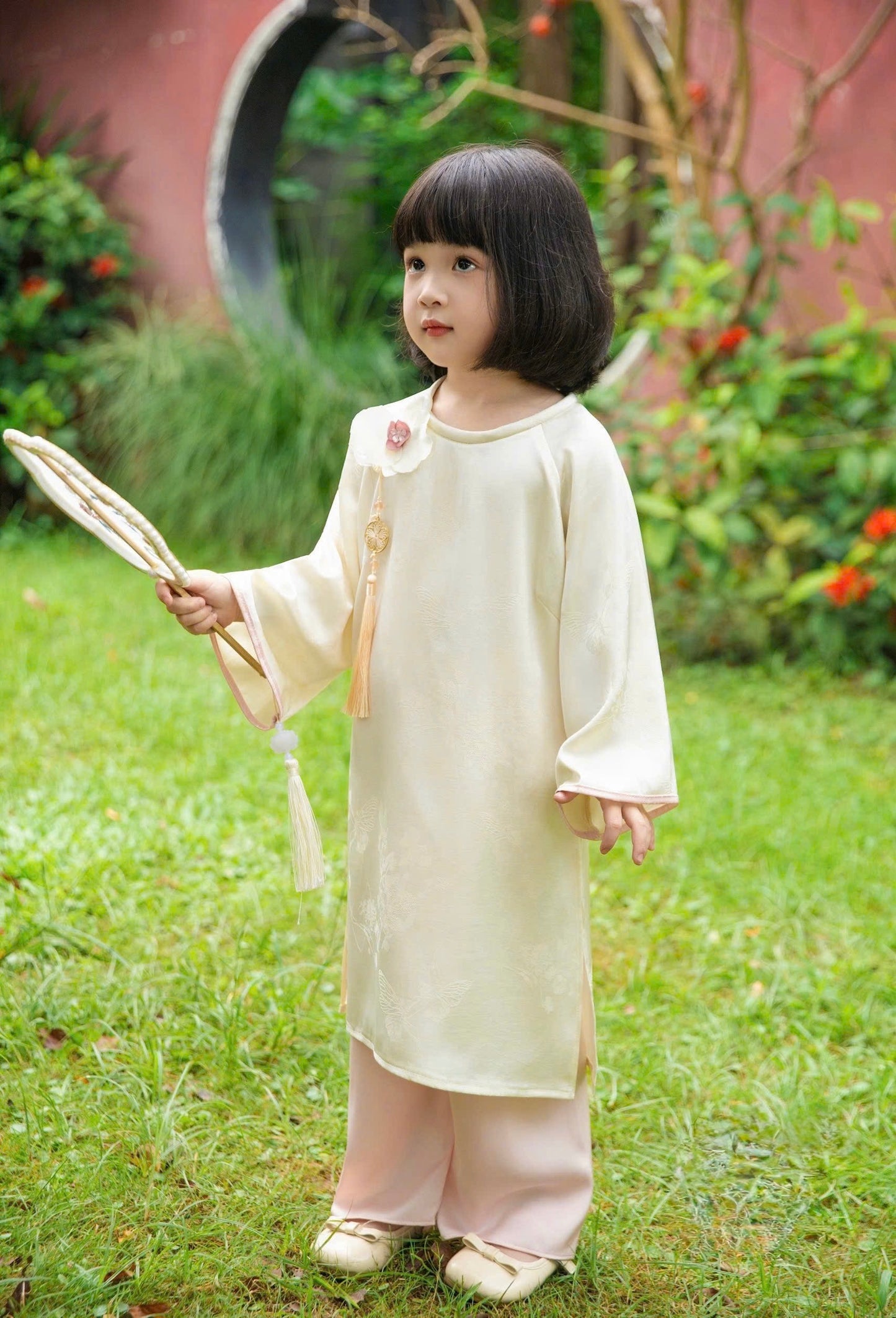 BG162 Áo + quần - Áo dài bé gái lụa gấm màu trắng kem