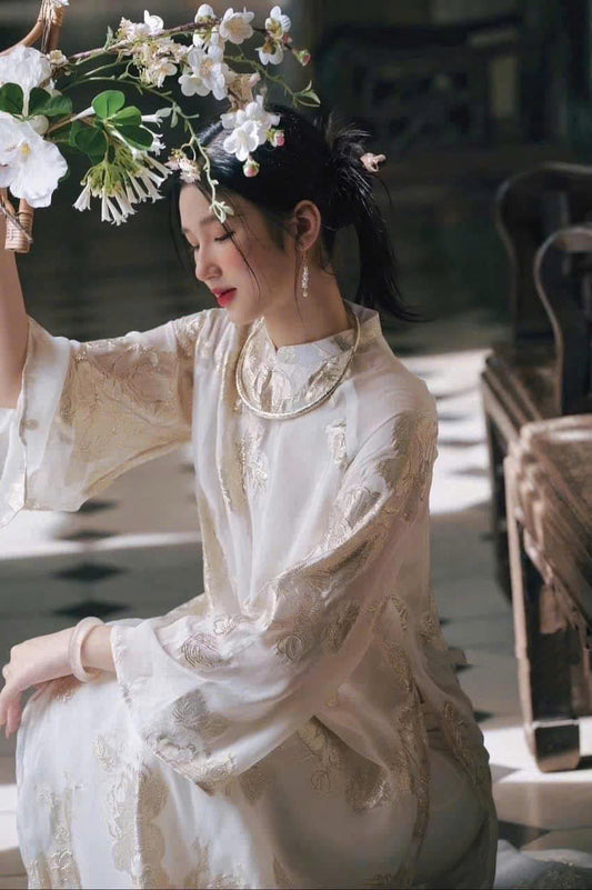 M192 only áo - Áo dài cách tân dáng suông hoa nổi màu trắng kem