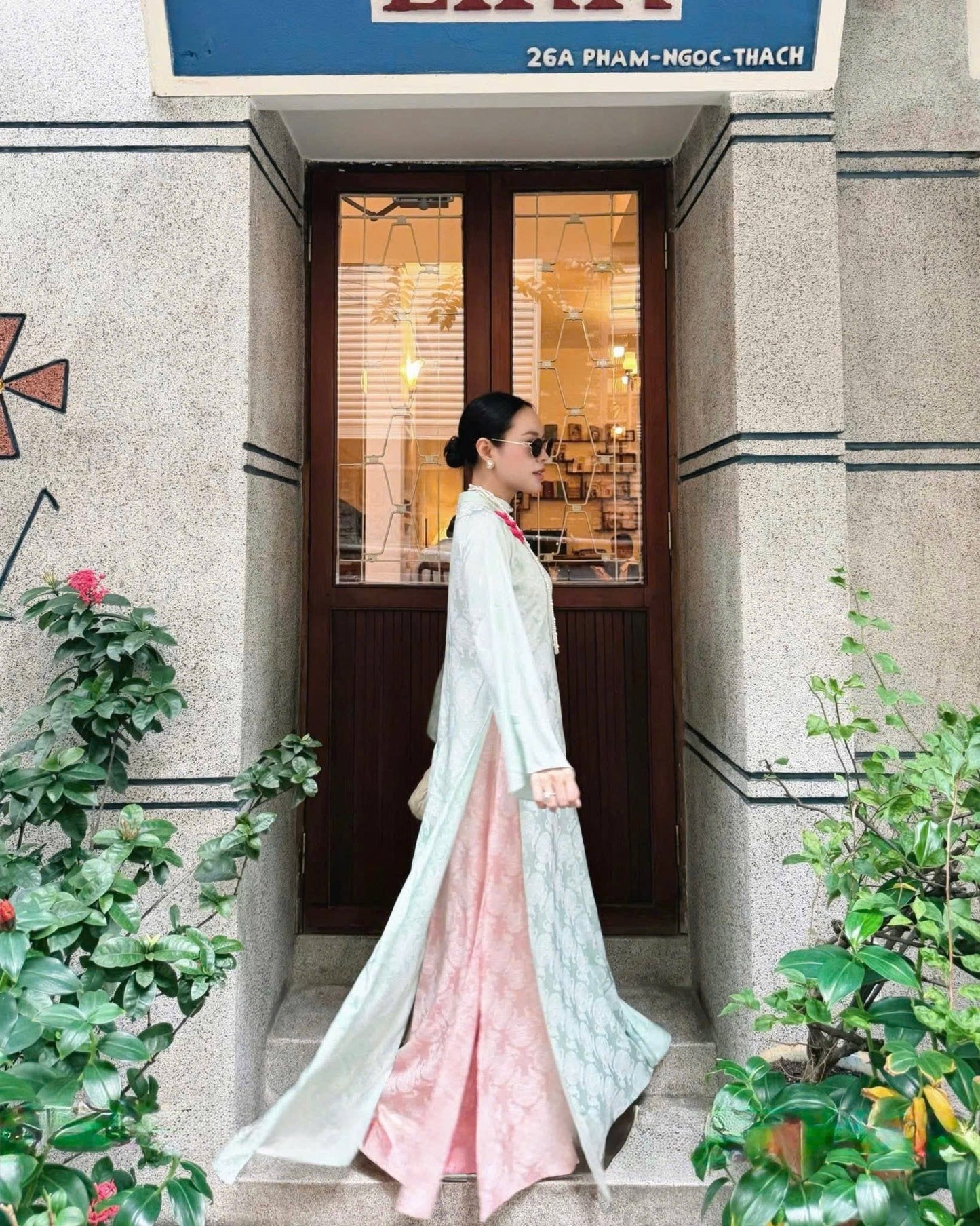 M258 2080 Áo + quần - Áo dài dáng suông 4 tà gấm thọ dơi kèm quần nhũ