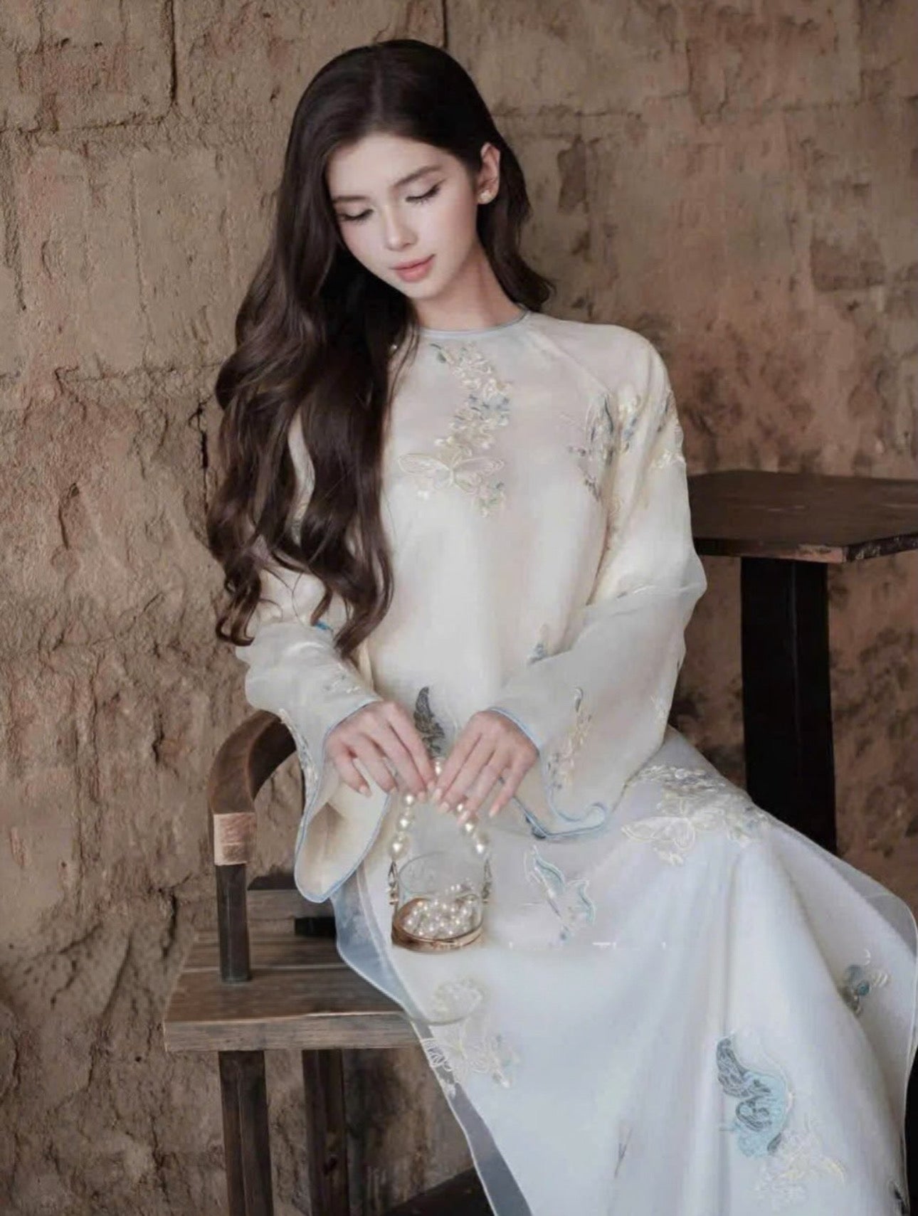 K37 Áo only no pants - Áo dài dáng suông tơ thêu 4 tà