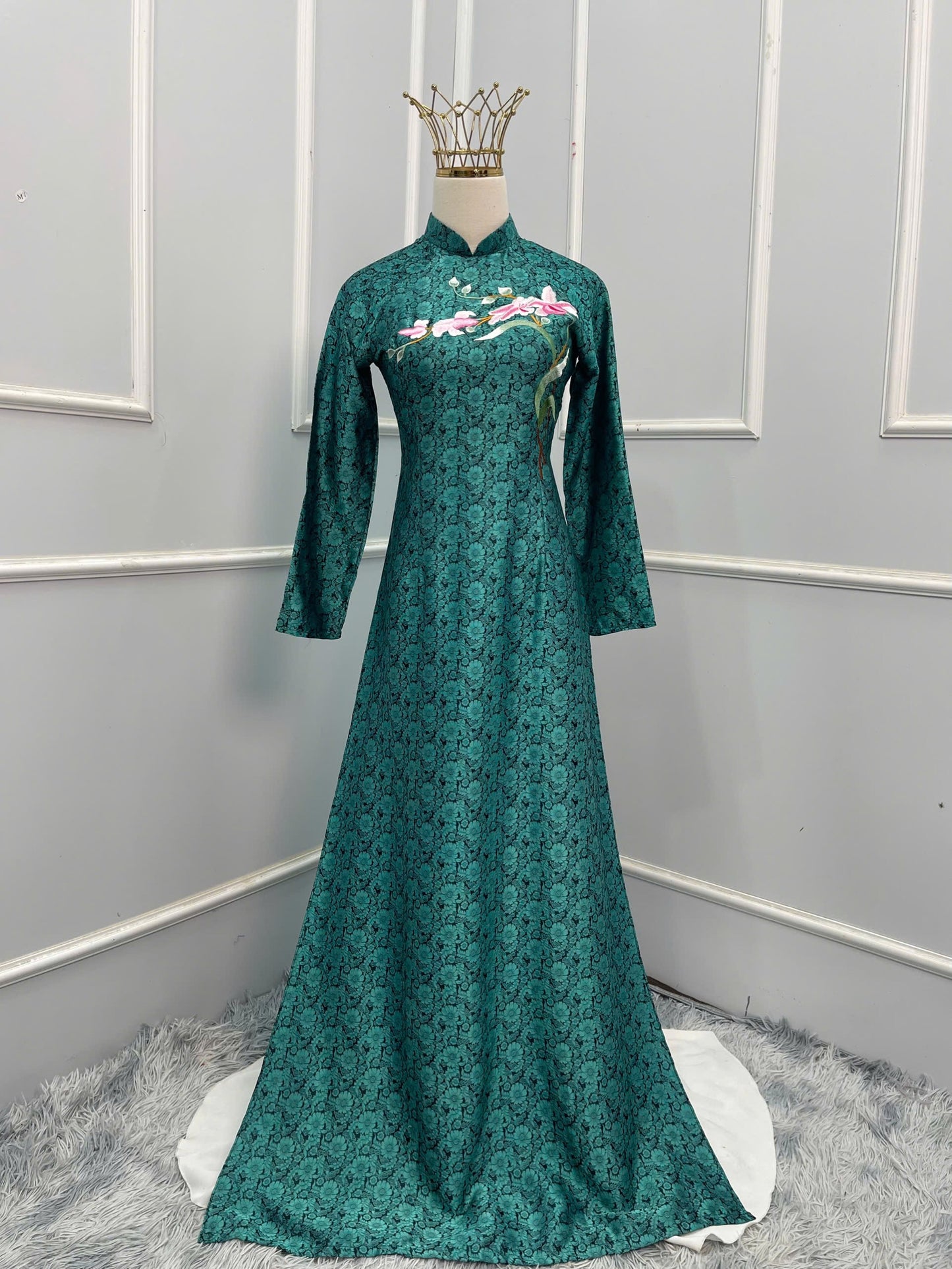 HD103 - Áo dài Lụa hà đông cao cấp thêu hoa xanh cổ vịt