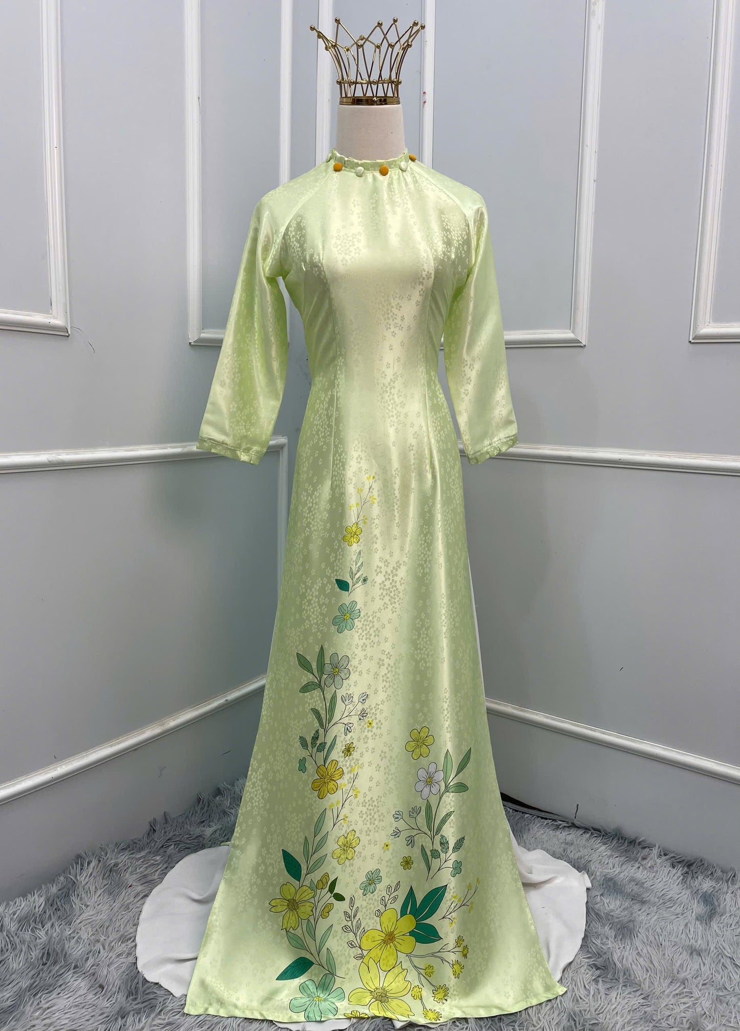 T497- Áo dài Lụa gấm in màu xanh chuối cổ xếp