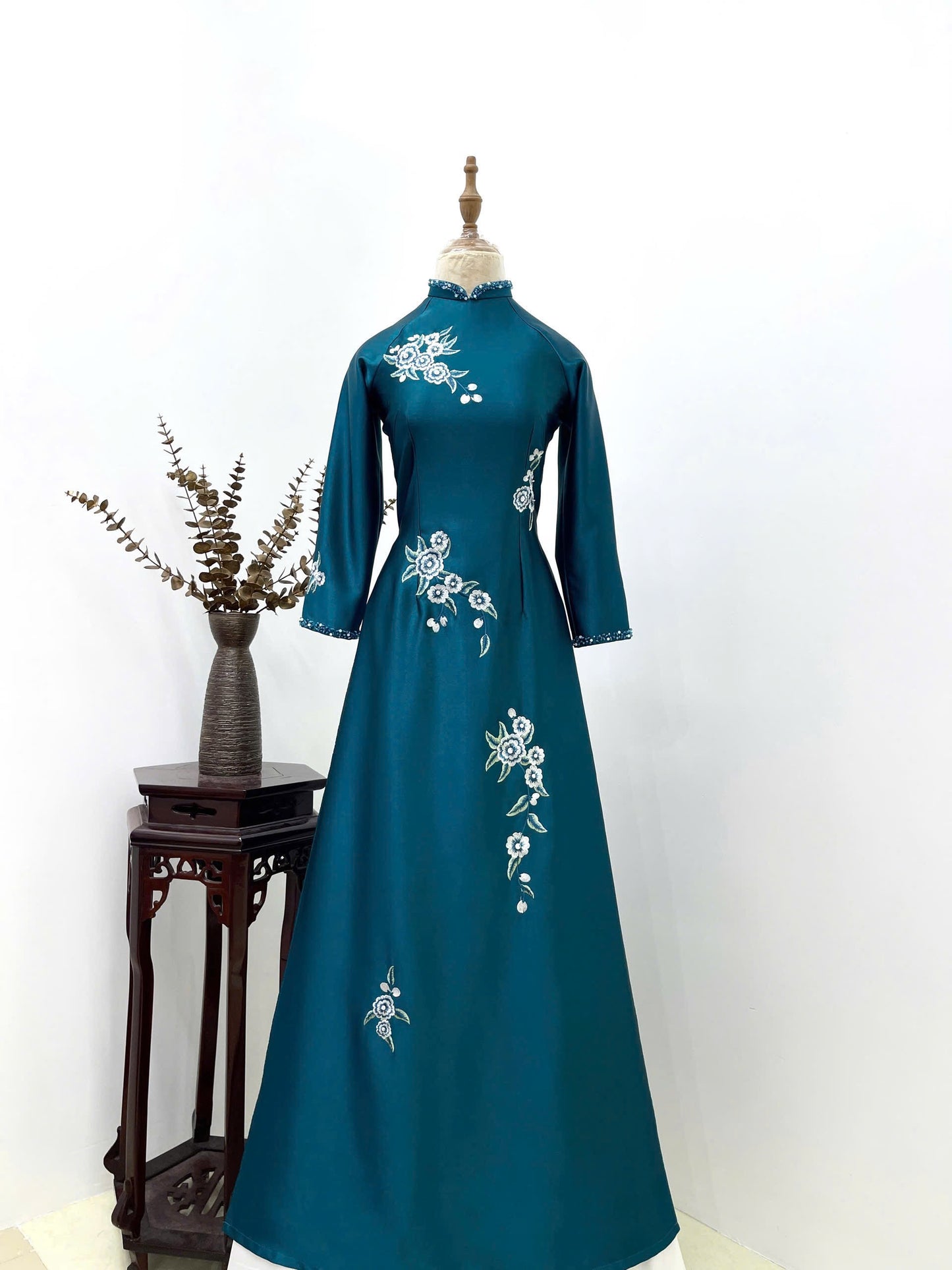 T510 -Áo dài Lụa Queen xanh cổ vịt thêu cao cấp