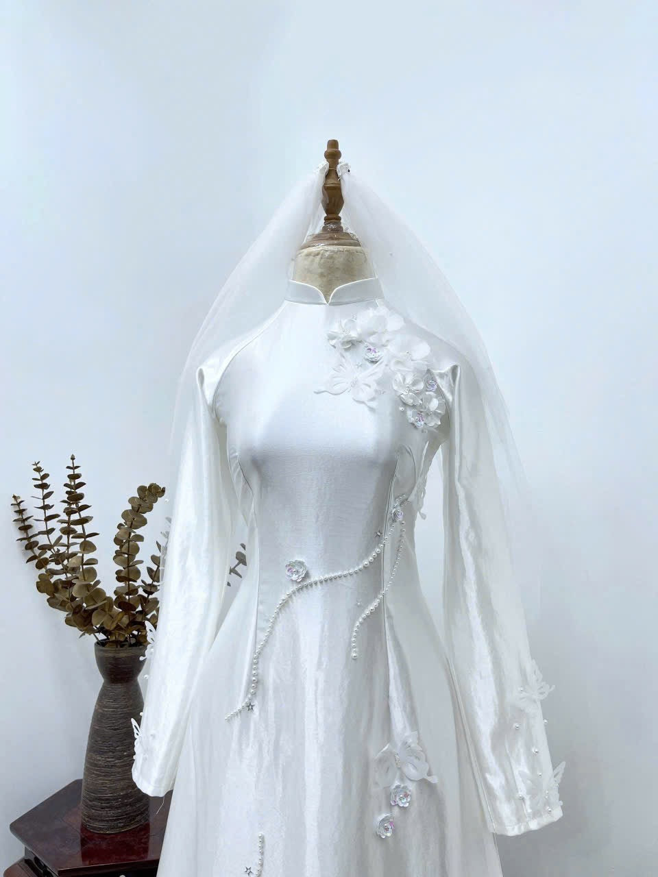 S202 Áo dài Lụa satin trắng đính kết cao cấp