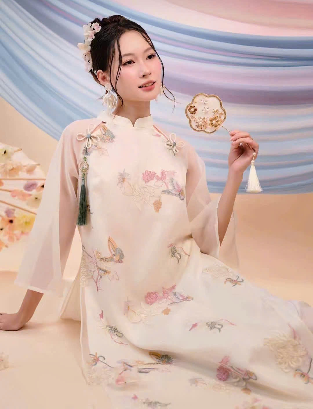 H669 4216 Áo only no pants - Áo dài dáng suông tơ thêu 4 tà màu trắng