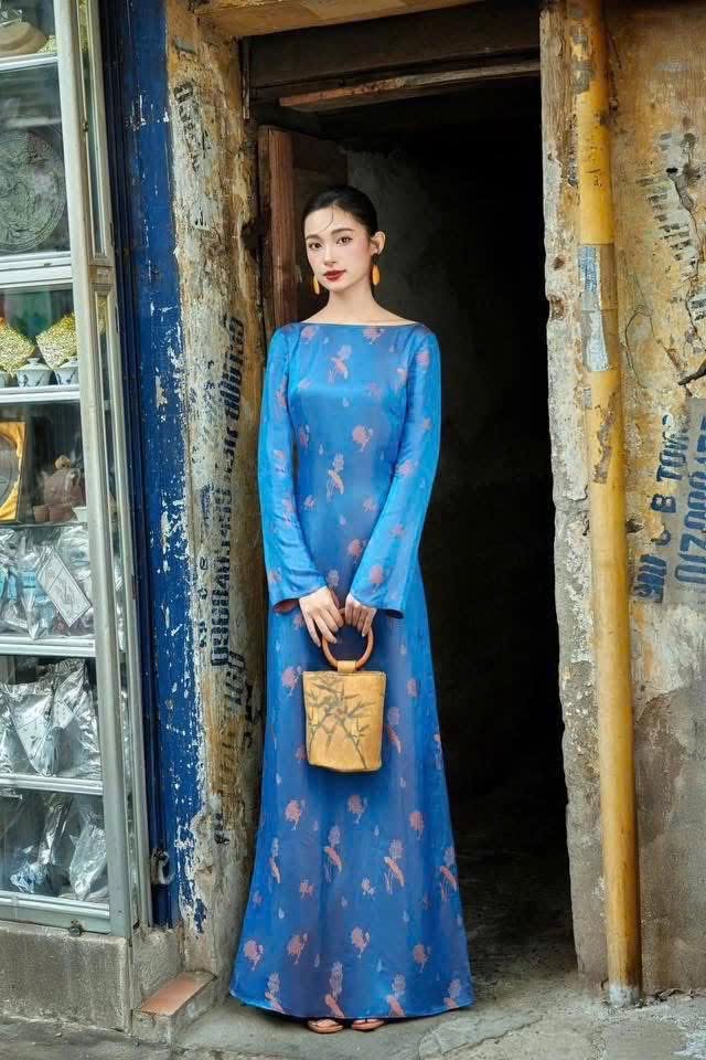 HD152 4379 Áo only no pants - Áo dài dáng suông 2 tà lụa nha xá