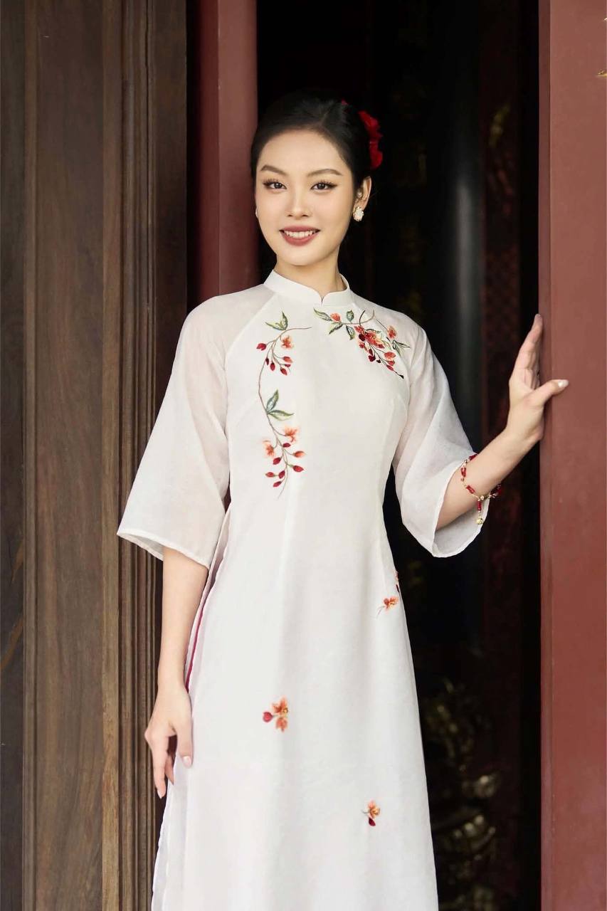 TA23 Áo only no pants - Áo dài dáng suông tơ thêu 4 tà màu trắng