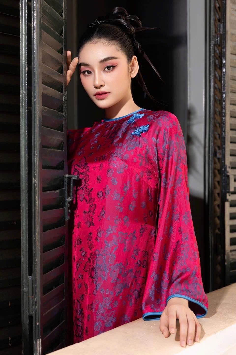 H737 4064 Áo only no pants - Áo dài dáng suông 2 tà lụa silk óng tuyết mai