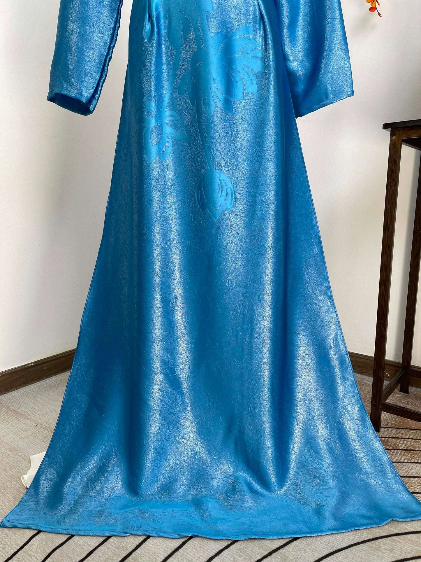 H470 1924 Áo only - Áo dài lụa sa mạc in 4D màu xanh dương