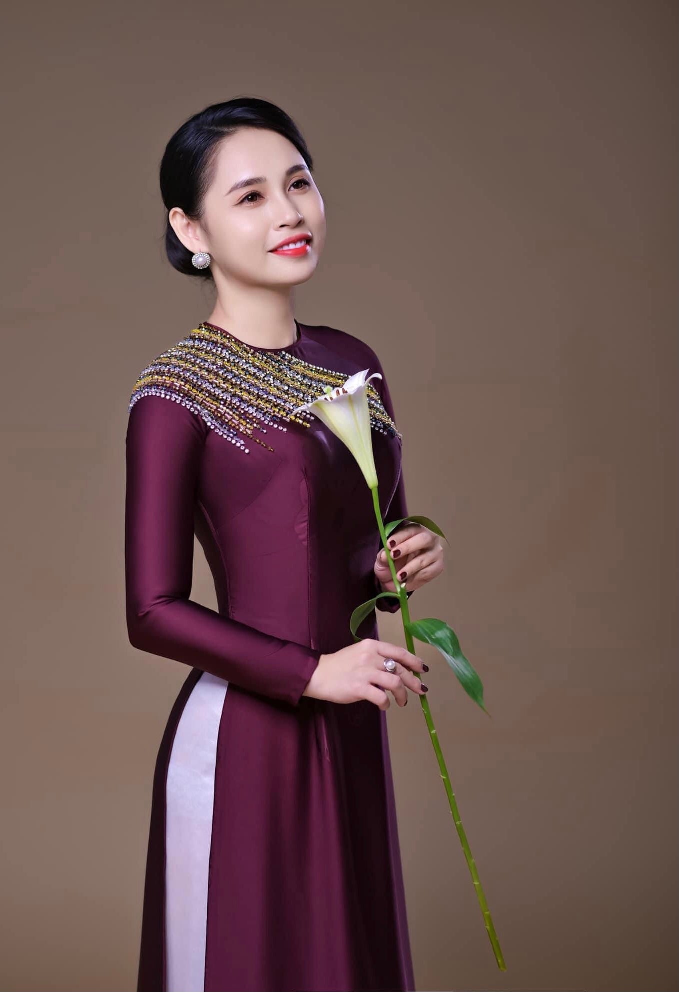 T BL111 Only Áo- Áo dài lụa mã não 4D đính kết màu tím cẩm