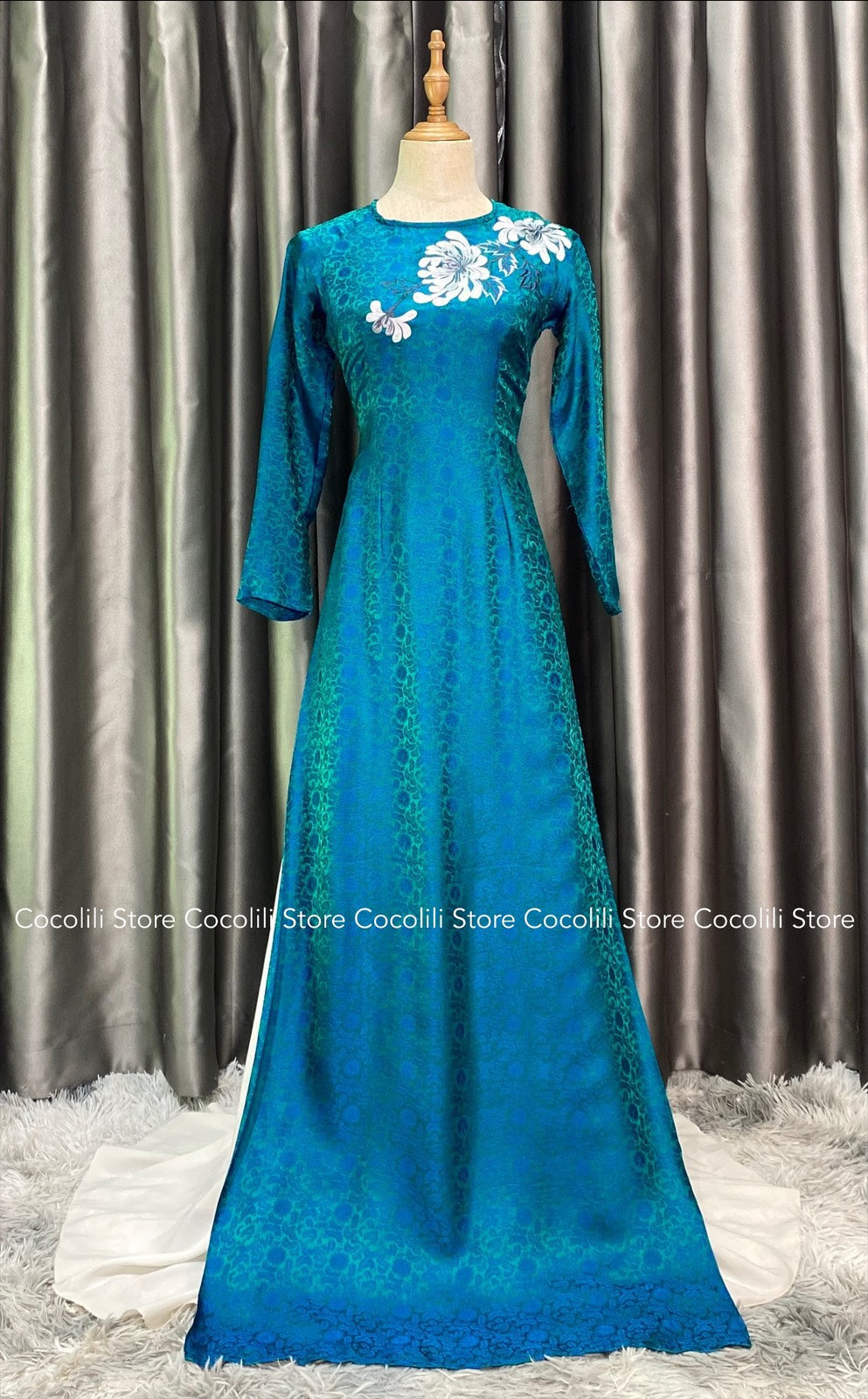 T220 4613 Only Áo - Áo dài lụa tơ tằm hà đông thêu màu xanh cổ vịt