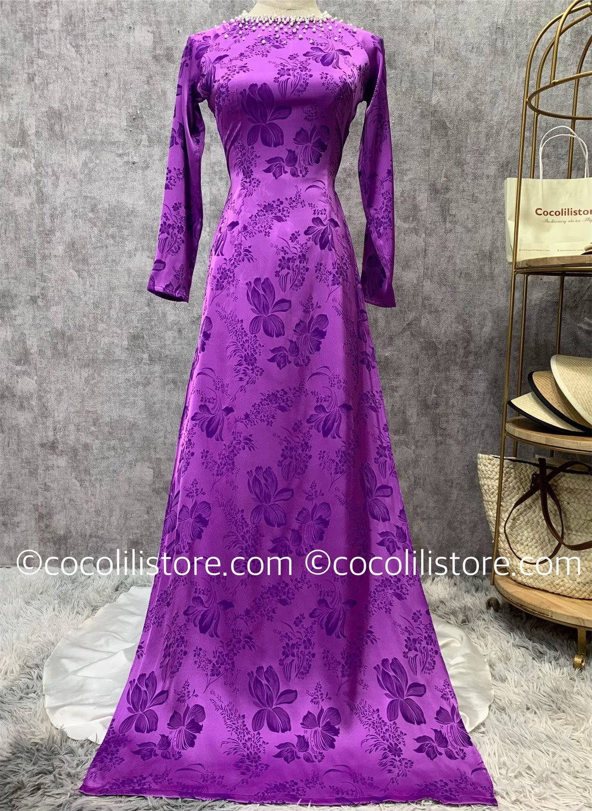 T161 4121 only áo - Áo dài gấm hoa 2 da tím cà cổ ngọc