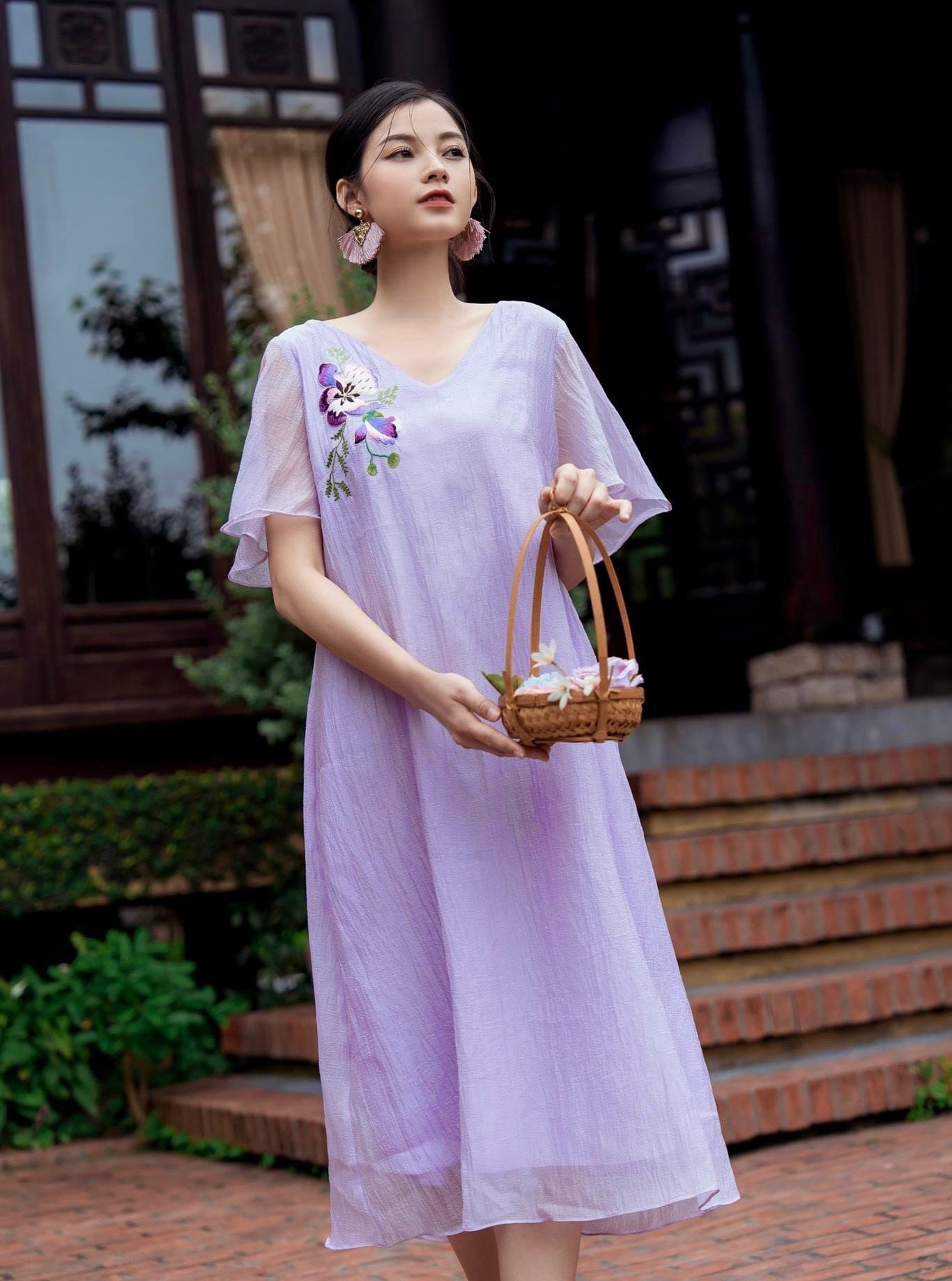VB18 4504 - Đầm tơ thêu màu tím môn tay ngắn