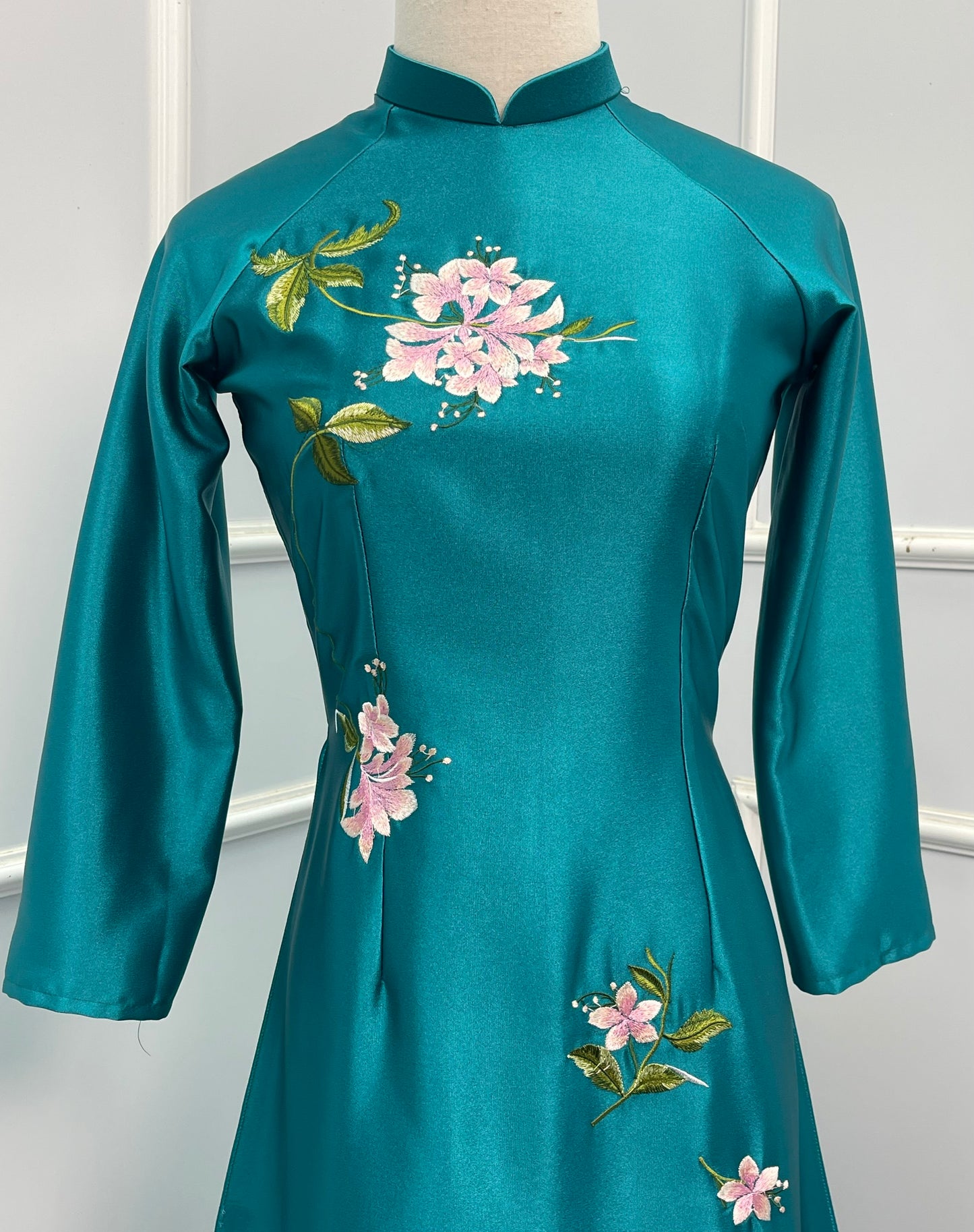 T491 Áo only - Áo dài lụa ruby thêu bông
