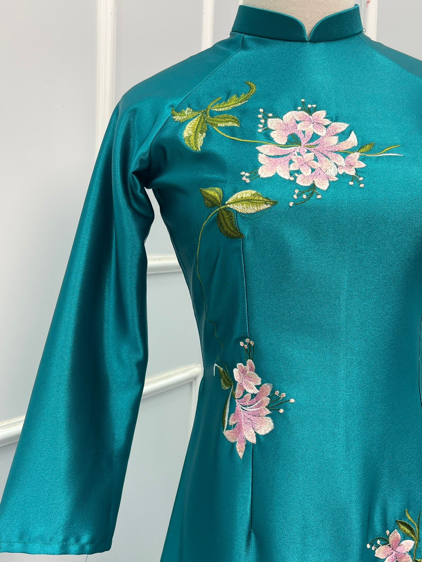T491 Áo only - Áo dài lụa ruby thêu bông