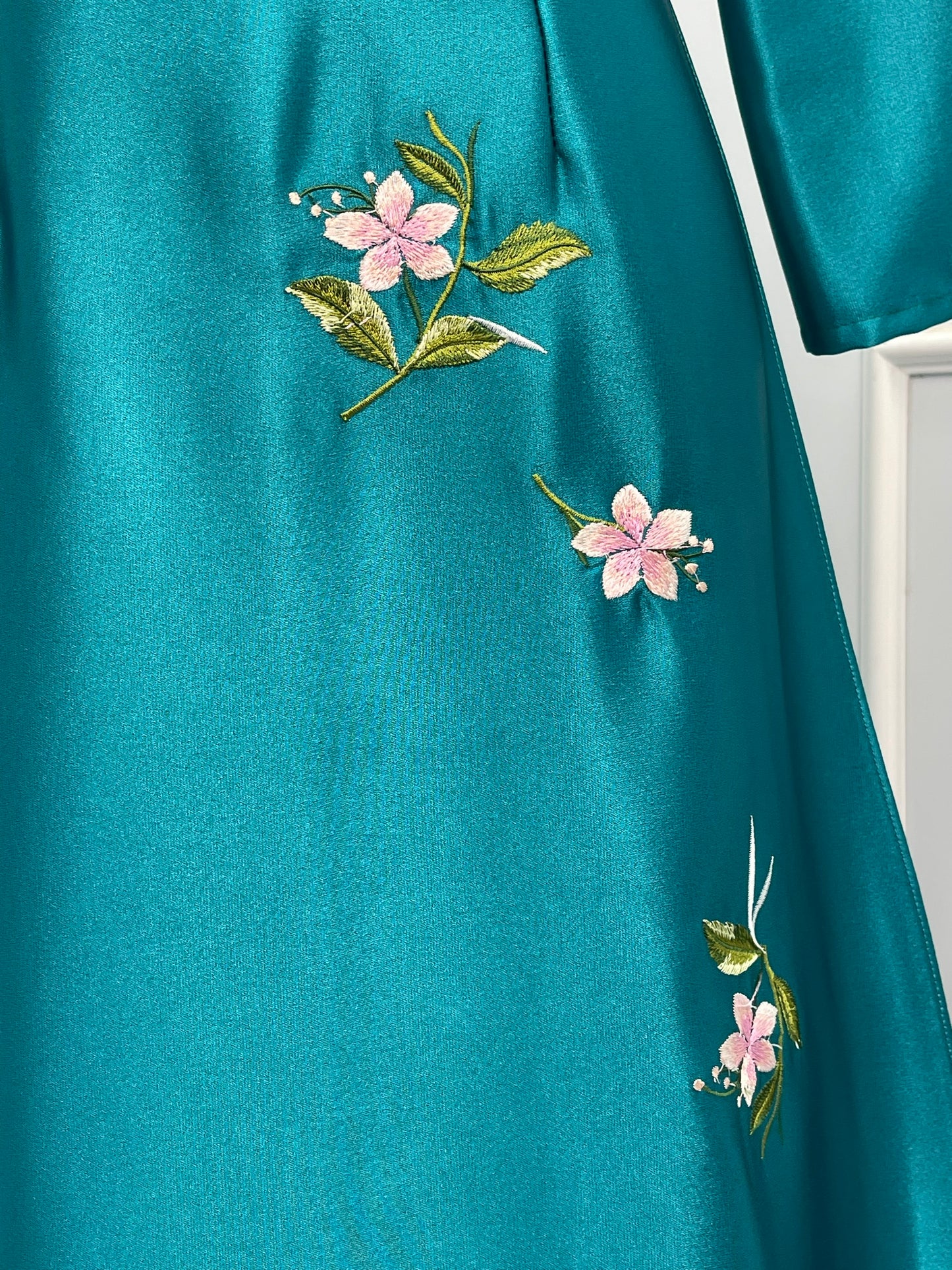T491 Áo only - Áo dài lụa ruby thêu bông