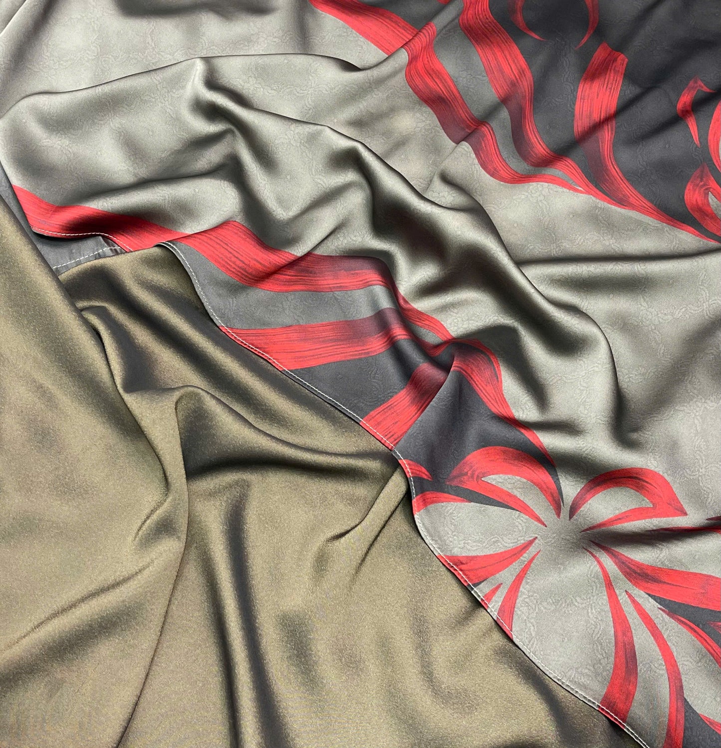 H136 Áo only - Áo dài lụa in xám rêu hoa văn đỏ