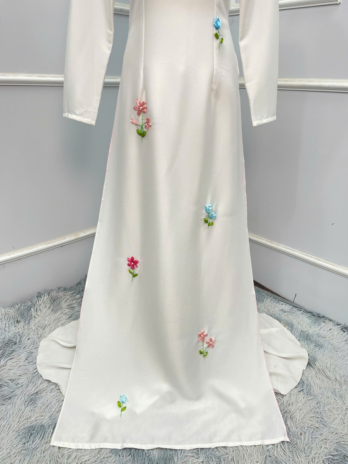 H261 1407 Áo only - Áo dài lụa valentino trắng thêu hoa