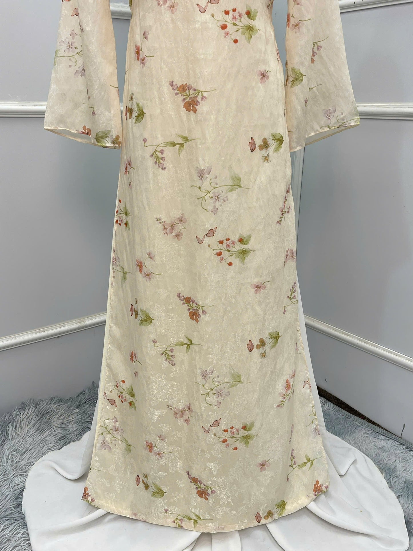 H193 Áo only - Áo dài tơ đính nơ màu kem