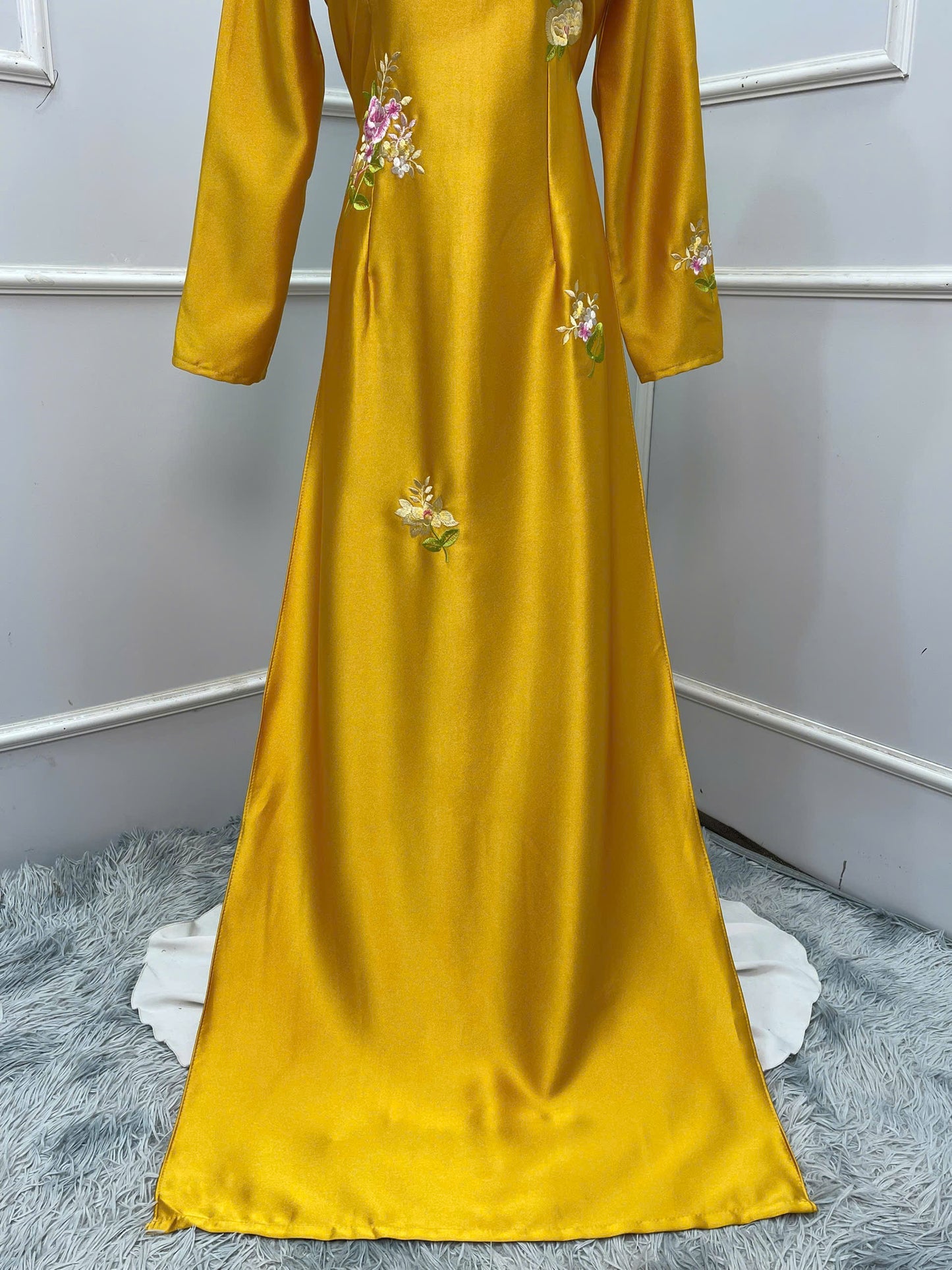 H292 1483 Áo only - Áo dài lụa valentino thêu hoa màu vàng