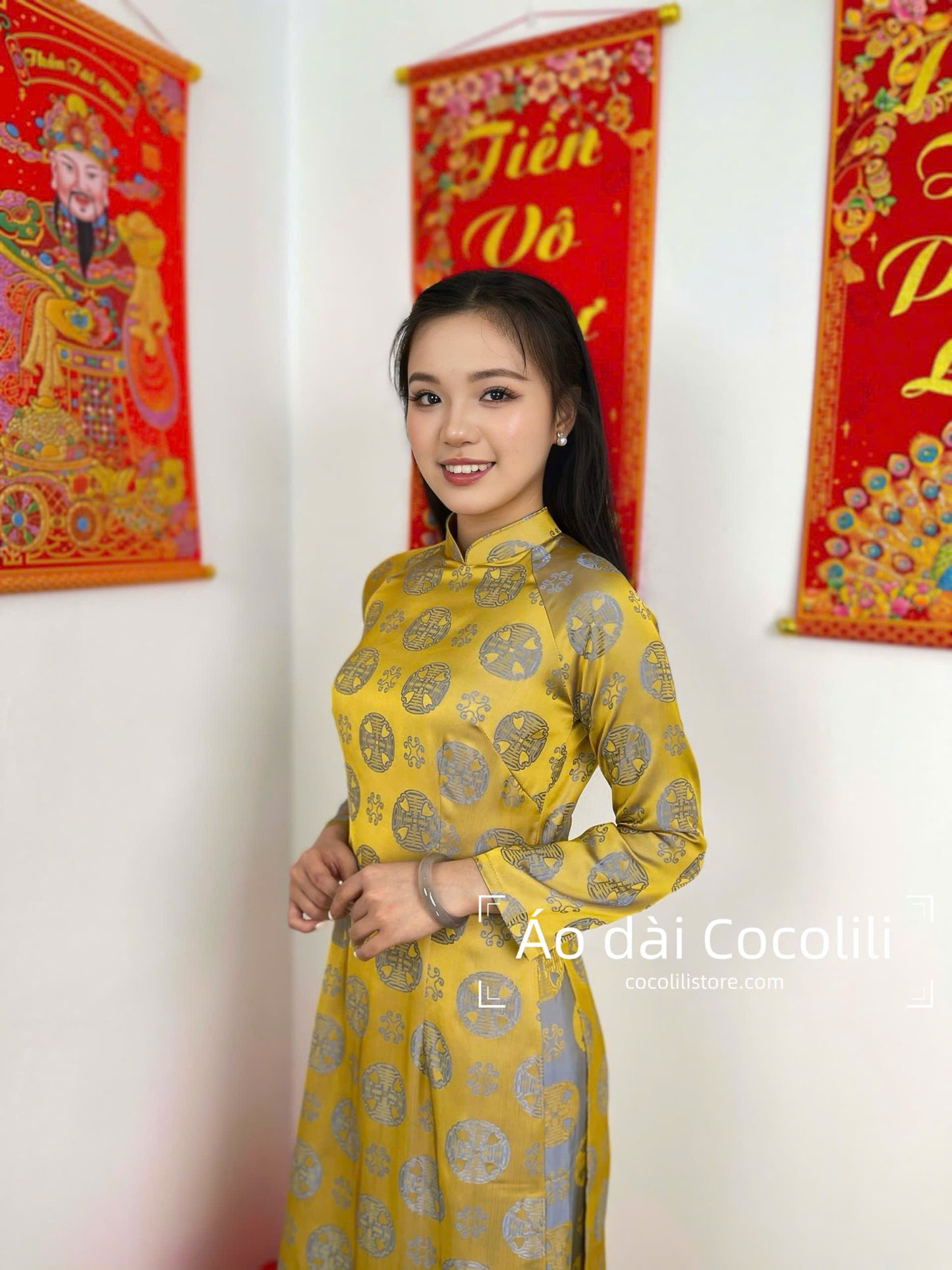M336 áo + quần cùng chất - Áo dài dáng truyền thống chiết li tà 130cm màu vàng