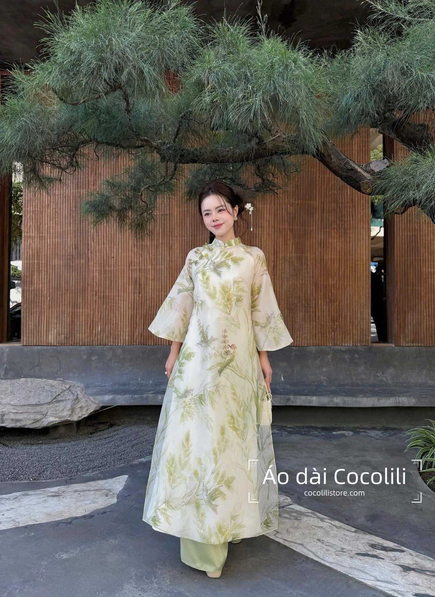 M365 áo màu cốm nhạt + quần nhũ - Áo dài dáng suông tơ 4 tà đính nơ