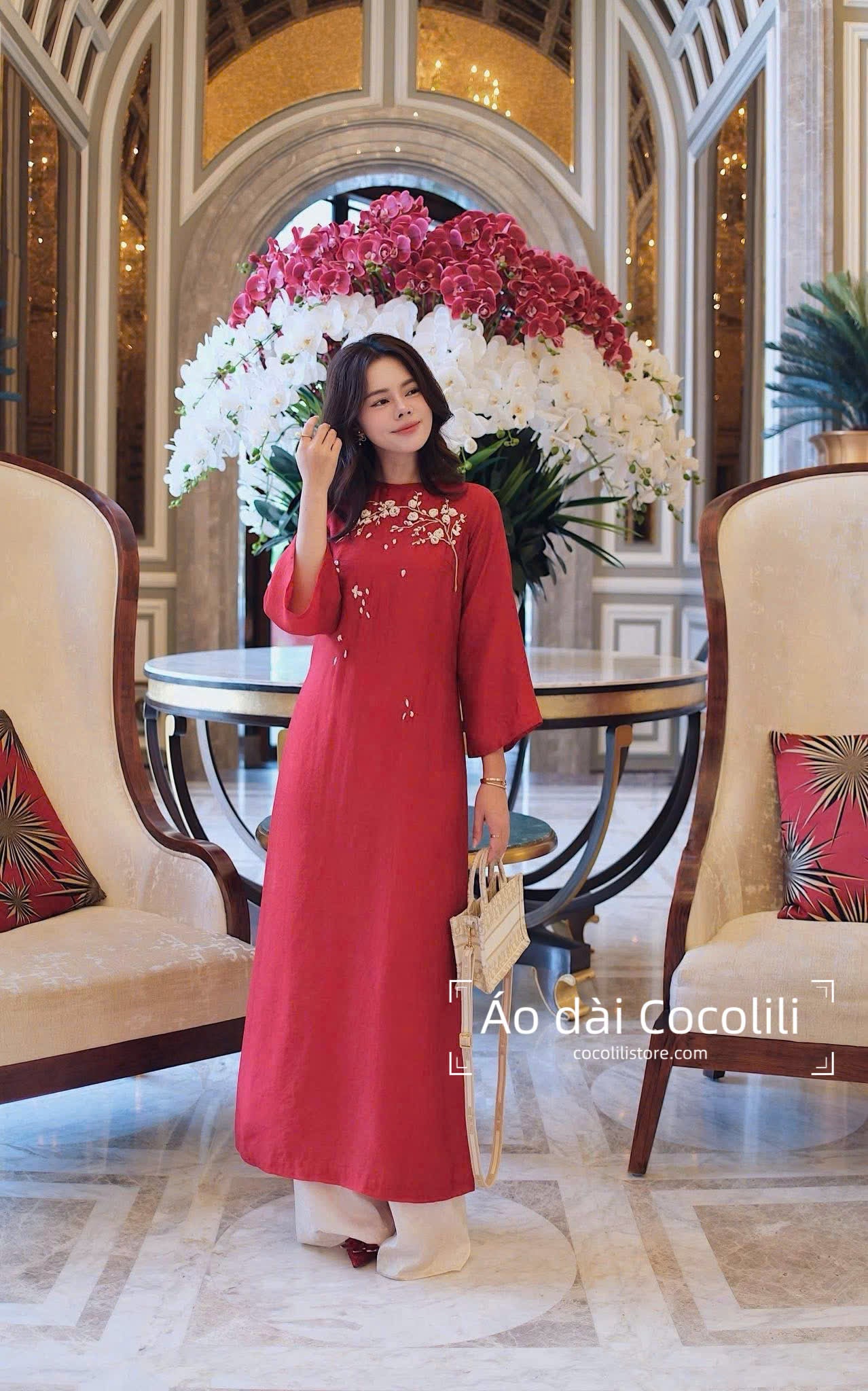 H570 Áo only no pants - Áo dài dáng suông 4 tà tơ thêu ruy băng màu đỏ