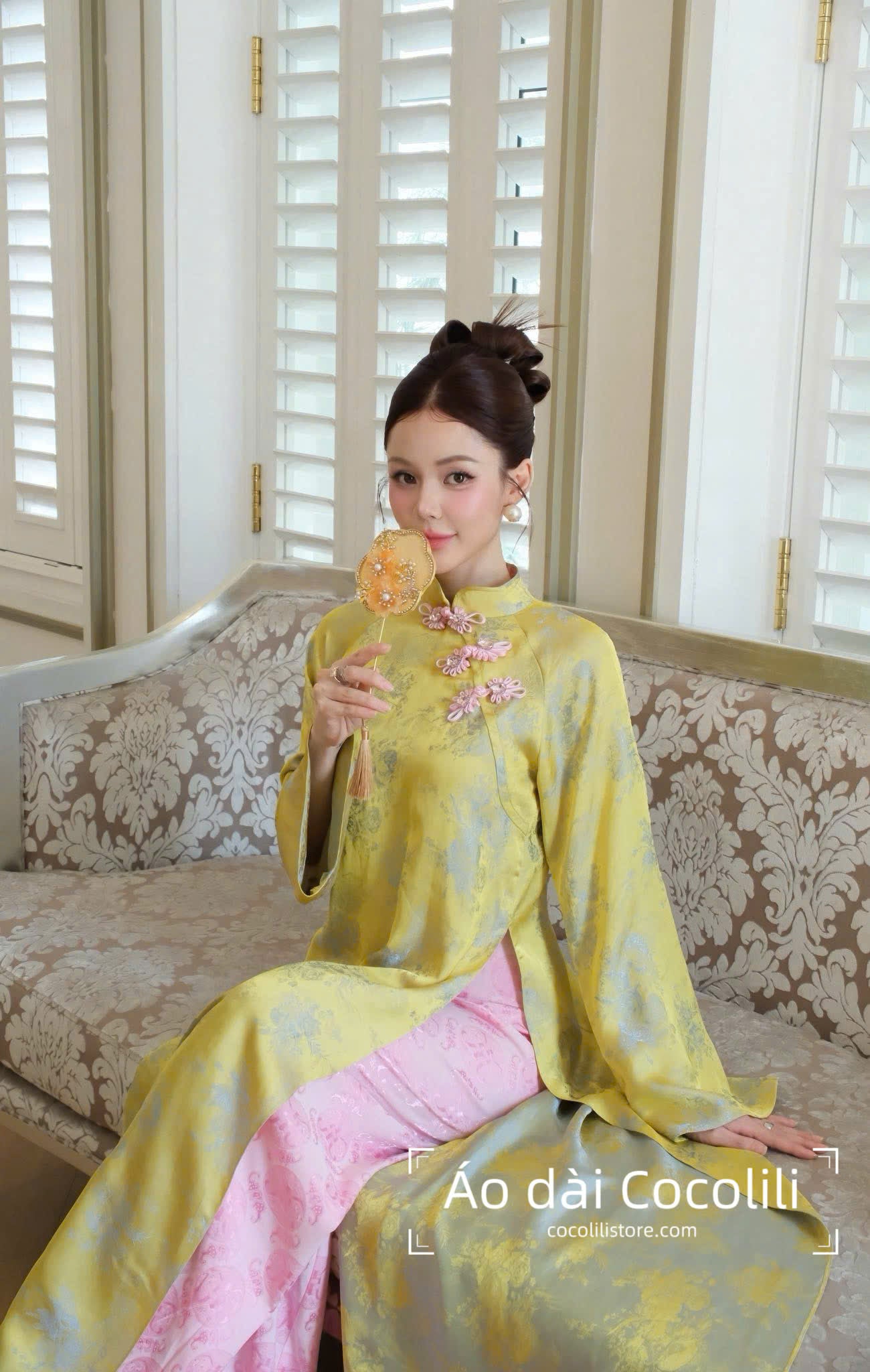 M427 Áo + quần hồng thọ dơi - Áo dài dáng suông 2 tà màu cốm (khuy áo tương tự)