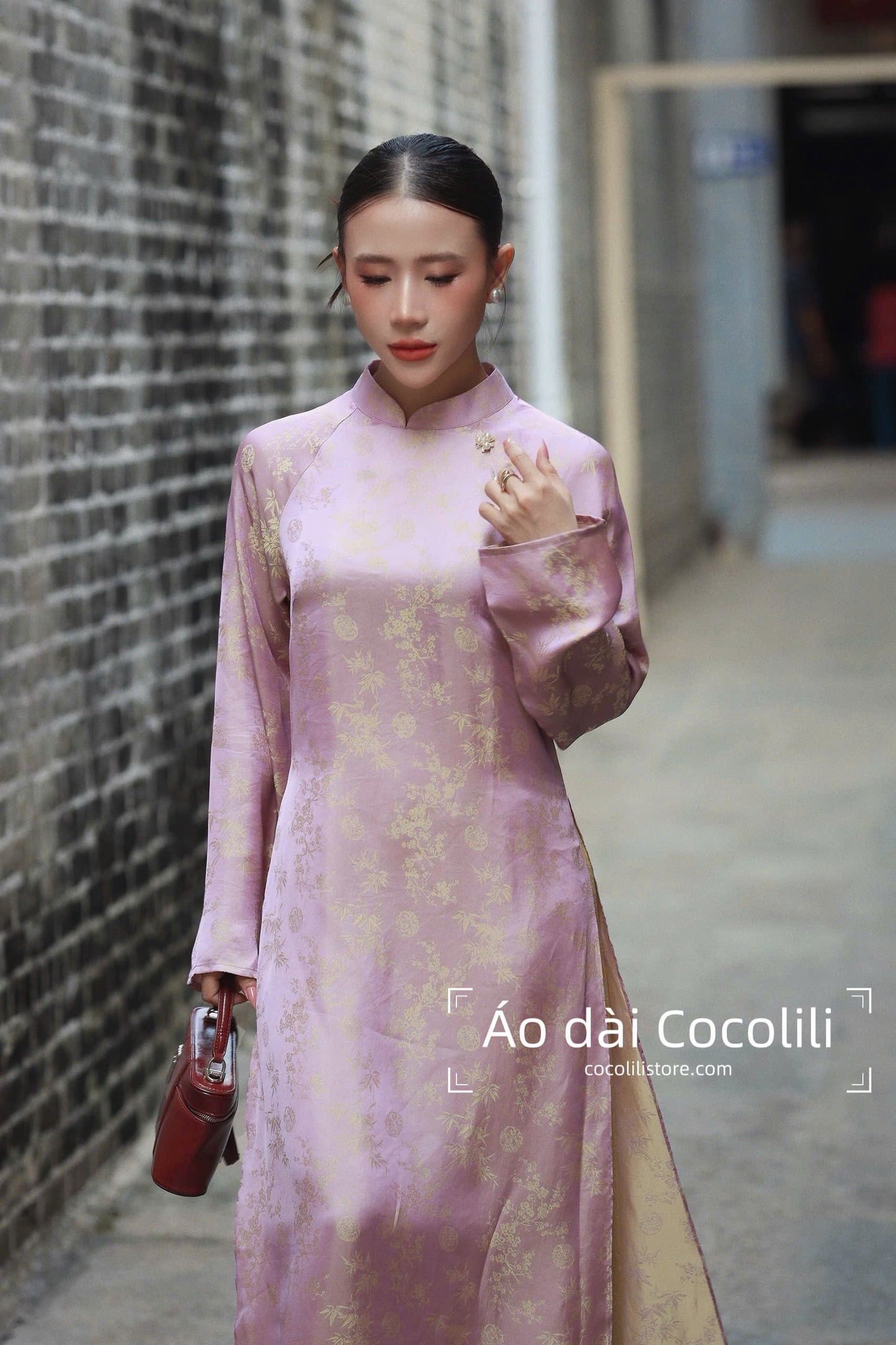 H633 3774 Áo only no pants - Áo dài dáng suông 2 tà tằm silk óng đính khuy áo