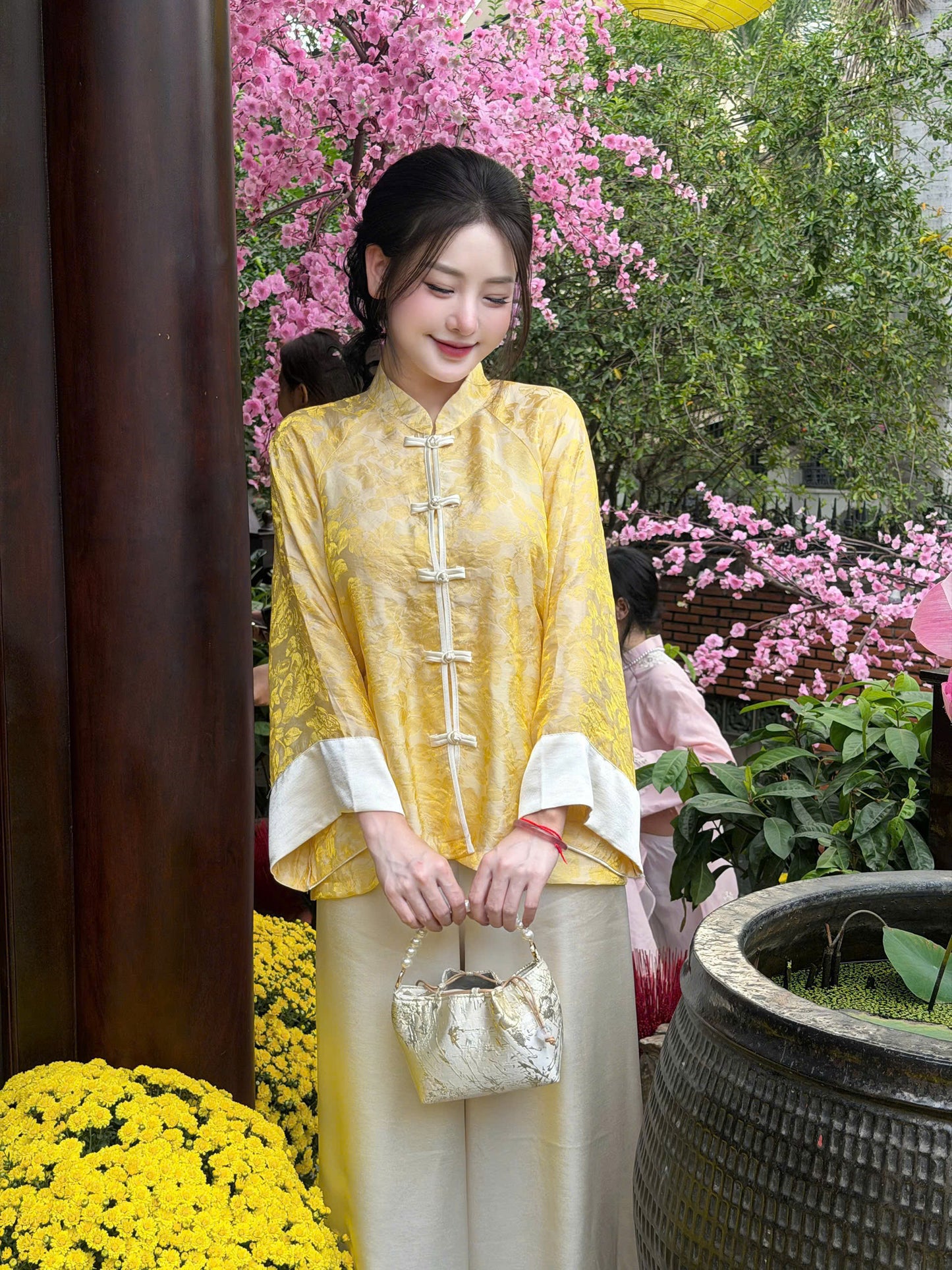 BB45 3549 - Set bà ba lụa tằm ánh kim tencel màu vàng