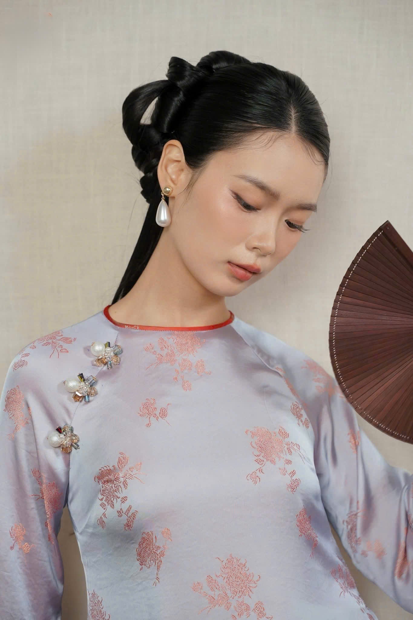 M563 Áo + quần cùng chất - Áo dài dáng suông lụa 2 da hoa cúc
