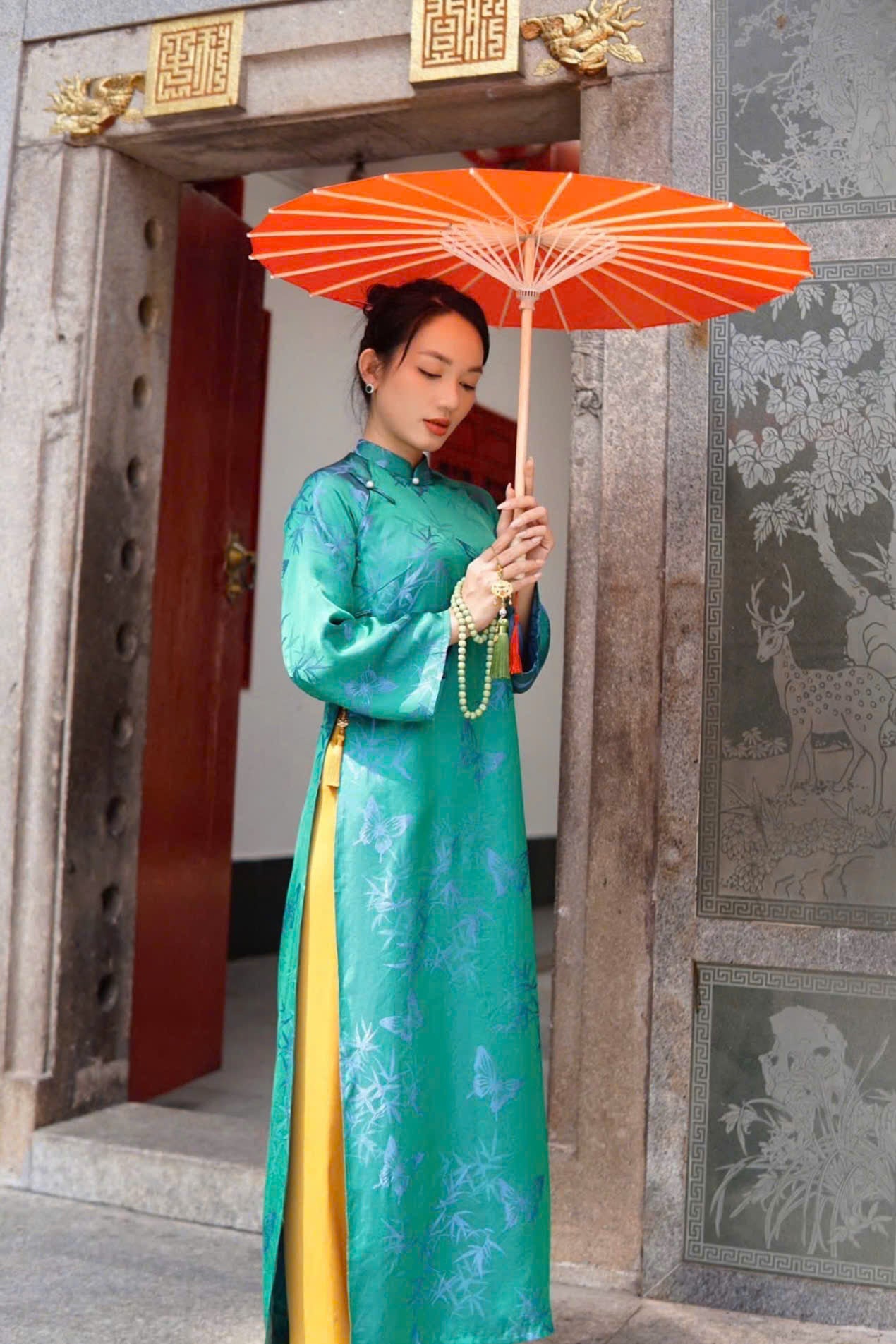 H740 4058 Áo only no pants - Áo dài dáng suông 2 tà lụa silk óng hồ điệp màu xanh ánh tím