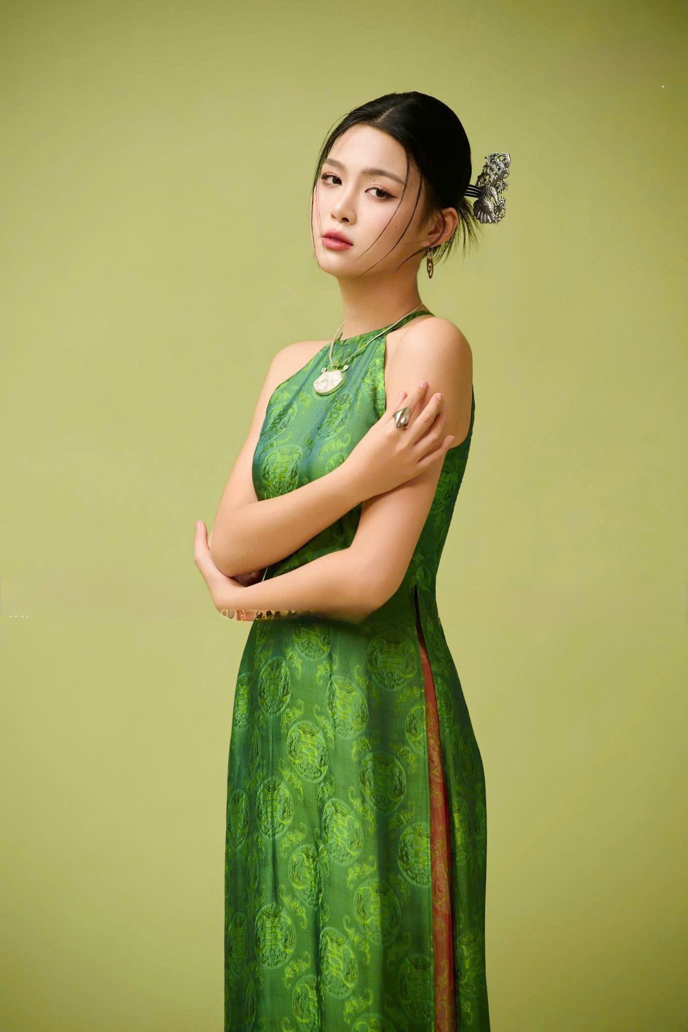 Y18 4101 Yếm only no pants - Yếm dáng suông thọ dơi