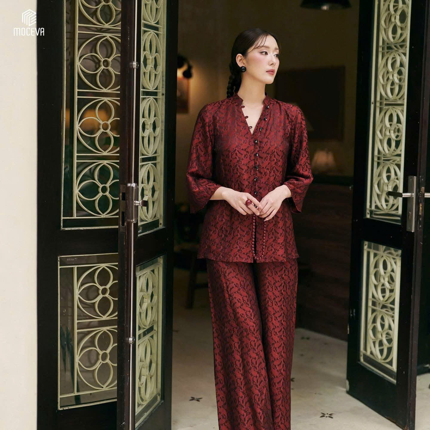 BB214 4139 - Set bà ba lụa nha xá lông công màu đỏ đậm