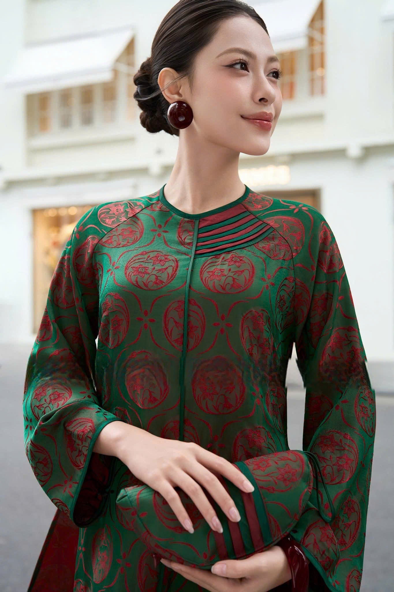 M581 4161 Áo + quần lụa - Áo dài dáng suông 2 tà lụa hoa thuỷ tiên màu xanh lá ánh đỏ